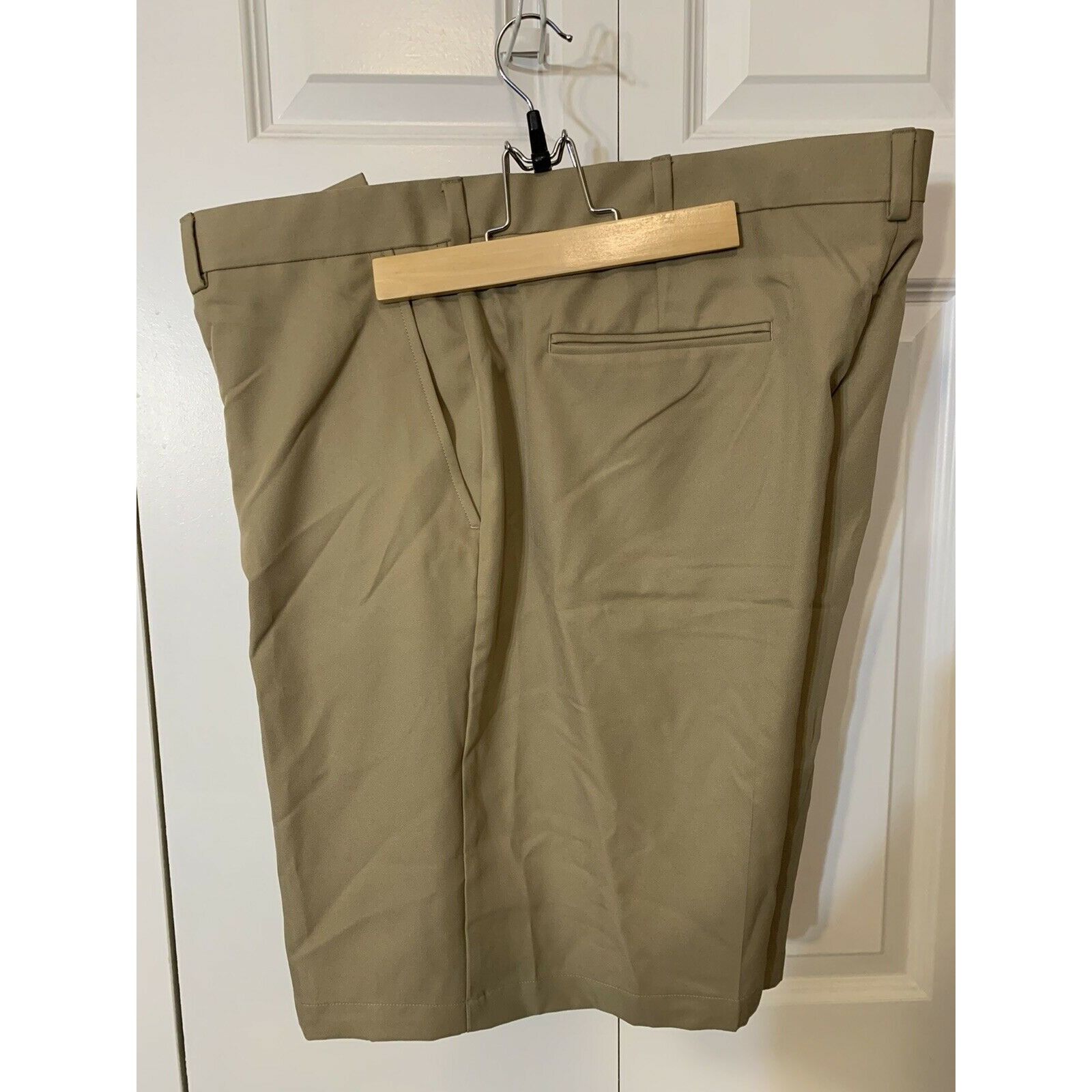 PGA Tour PGA Tour Golf Shorts Men's 42 x 9.5 Inches Inseam Khaki Zip Size US 42 / EU 58 - 4 Thumbnail