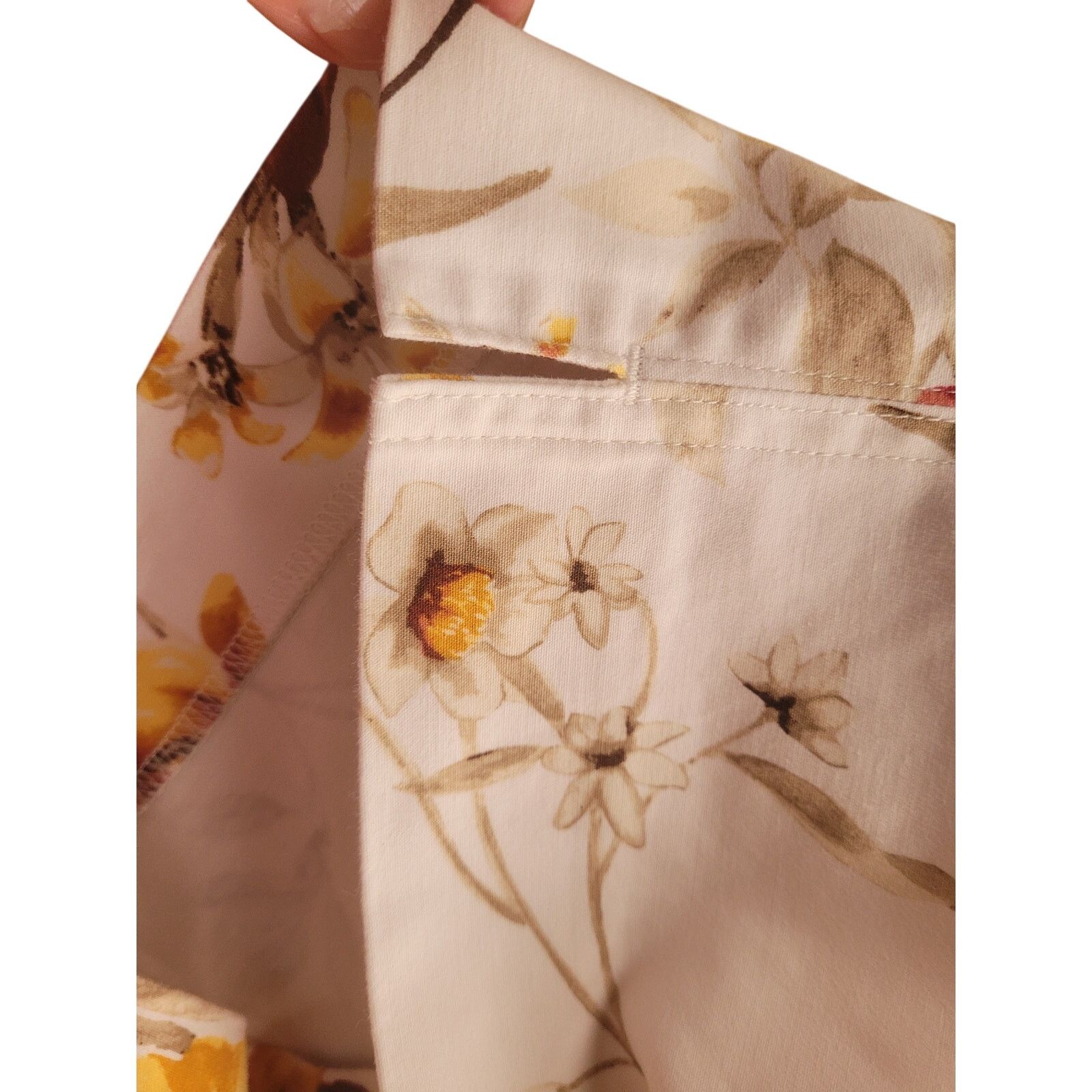 White House Black Market White House Black Market Shorts White FloralChino Style Sz 8 Size 30" / US 8 / IT 44 - 5 Thumbnail
