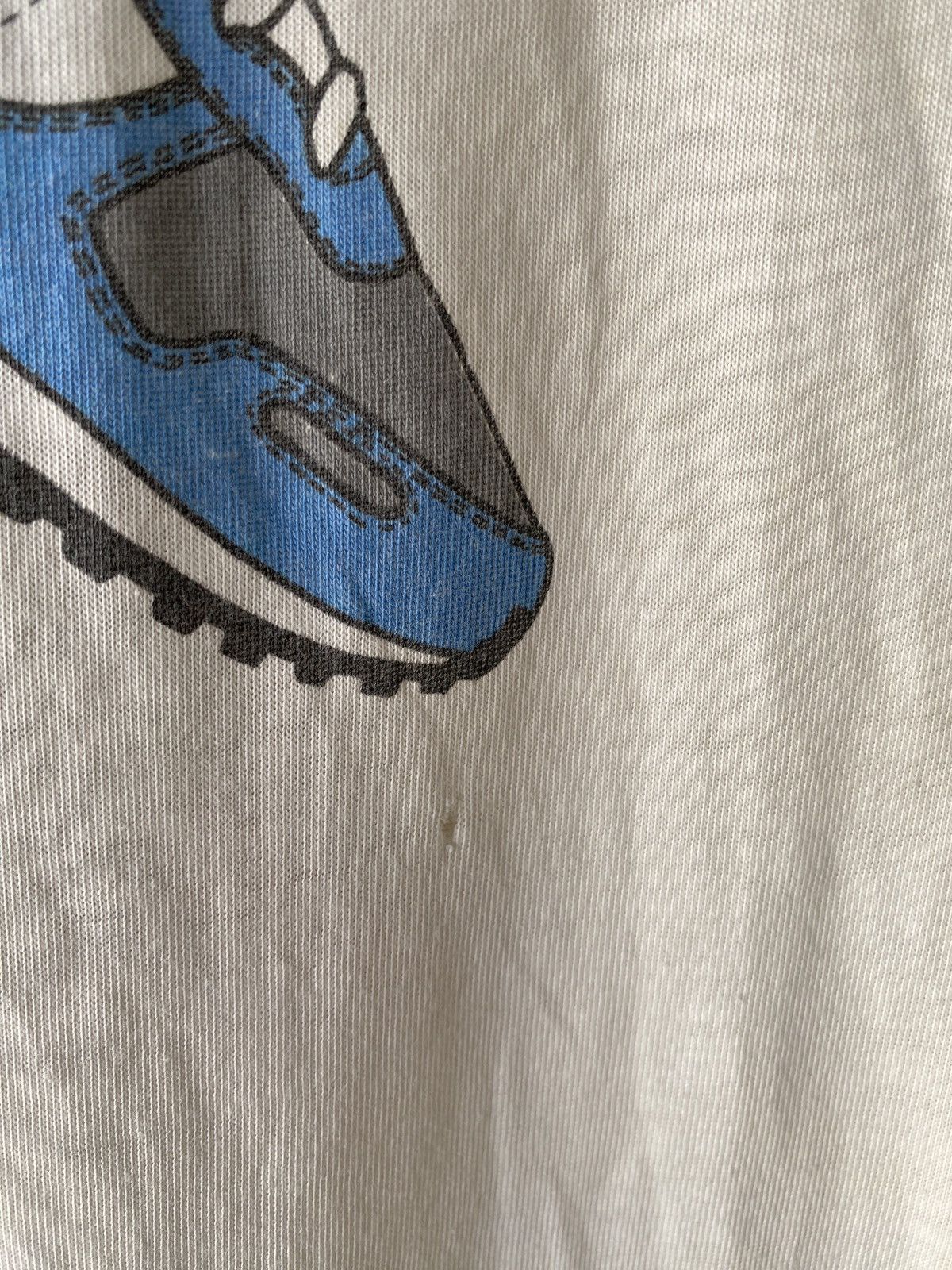 Nike × Vintage 1980s - RARE Nike Vintage Shoe Running T Shirt Size US M / EU 48-50 / 2 - 9 Thumbnail