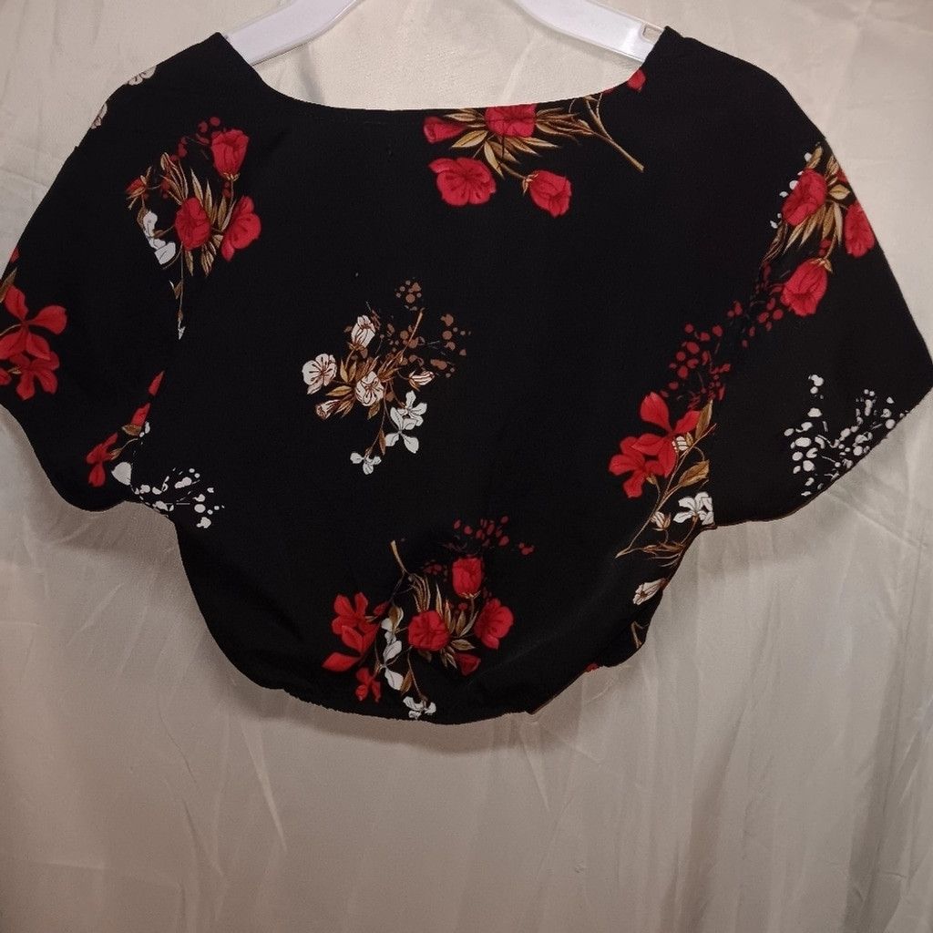 Missguided Missguided, cropped top, black/floral, womens 2,nwot Size XS / US 0-2 / IT 36-38 - 2 Thumbnail