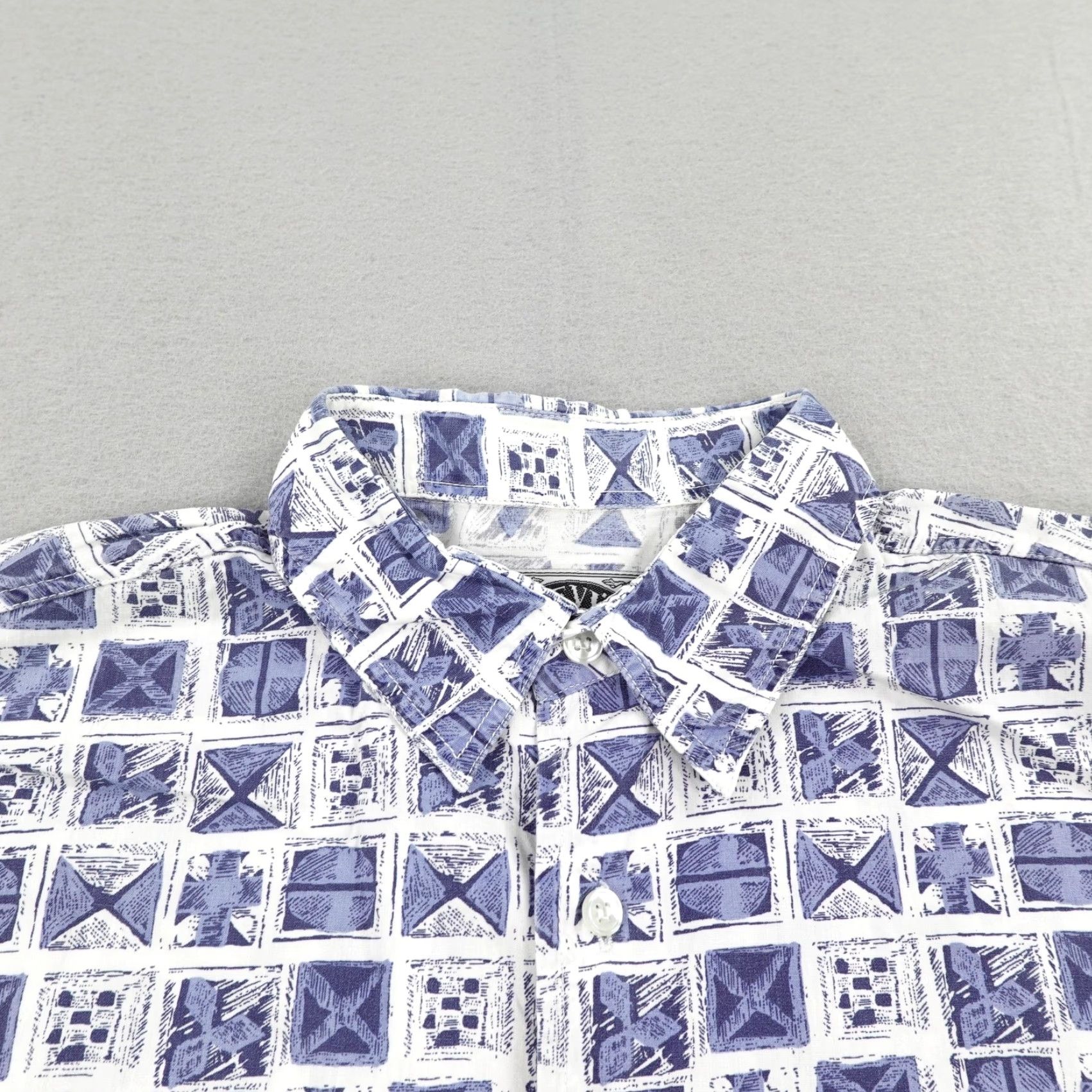 Levi's VINTAGE Levi's Shirt Men Medium Geometric Button-Up 90s Cotton Blue White Classic Casual Mens Siz M Size US M / EU 48-50 / 2 - 2 Thumbnail