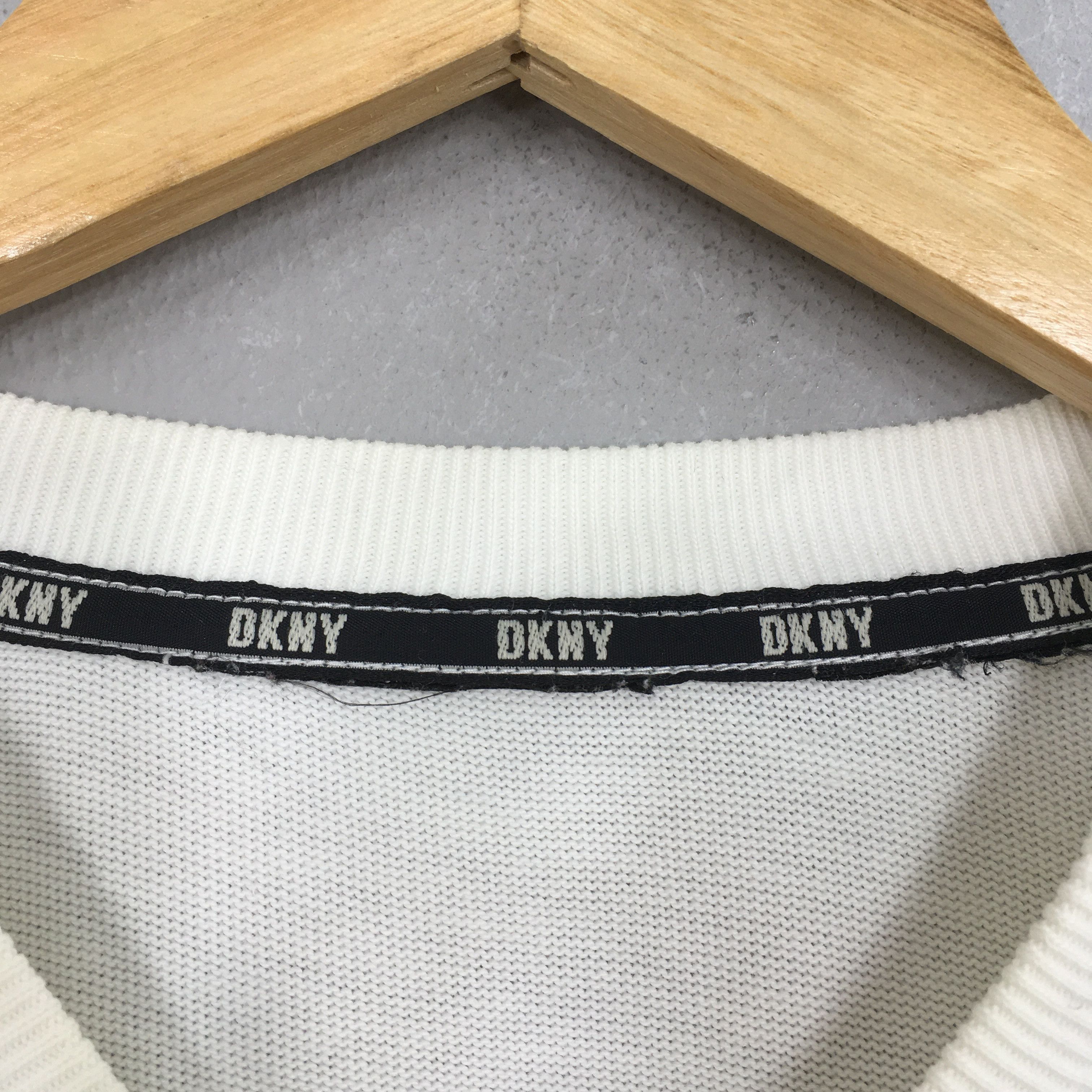 DKNY × Vintage Vintage 90's Dkny New York Usa White T shirt Large Size US L / EU 52-54 / 3 - 4 Thumbnail