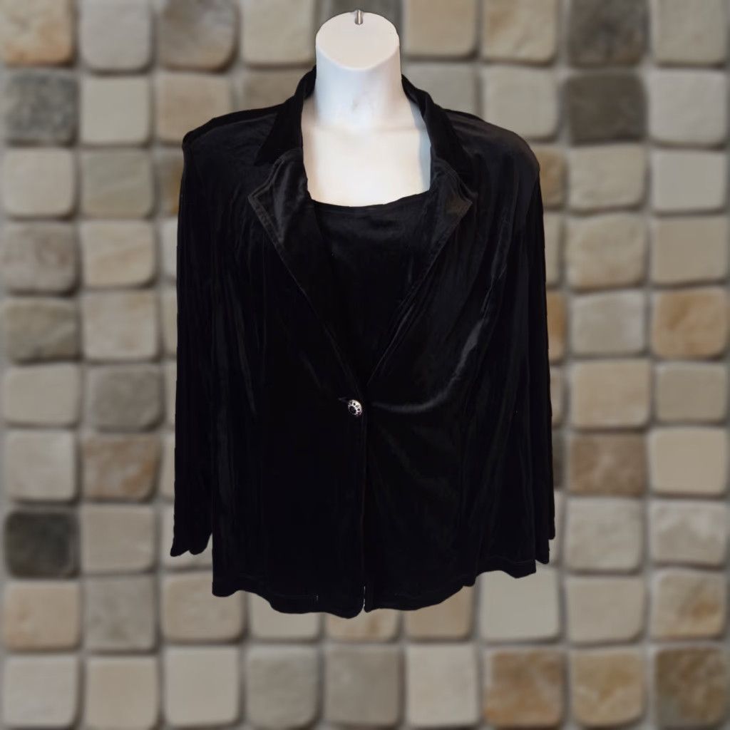 Vintage VINTAGE Notations Woman Black Velvet Layered Look Jacket Shell Top 3X Shirt Womens Velvet Shell Top 90s Black Notations Vintage 3X Size XXL / US 16-18 / IT 52-54 - 1 Thumbnail