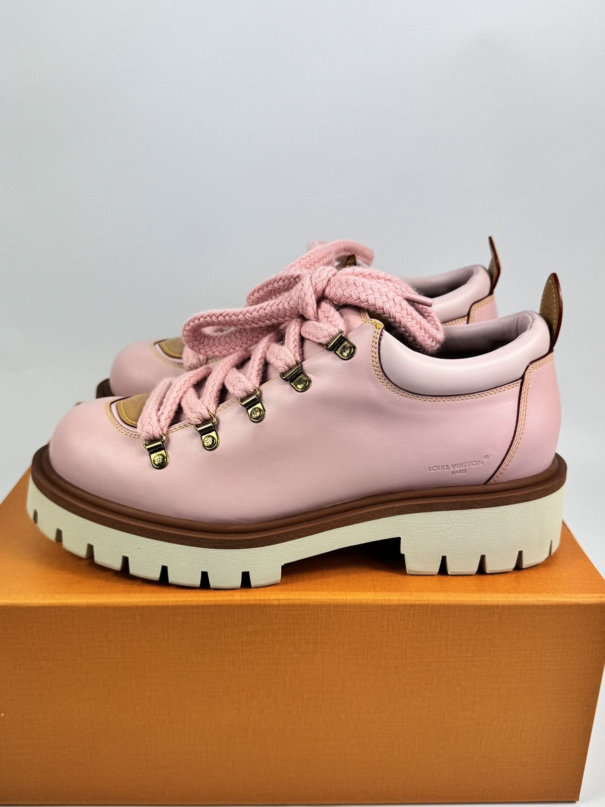 Louis Vuitton LV REMIX DERBY 1AIJAN SIZE: LV8 fits US10 Size US 8 / EU 41 - 5 Thumbnail