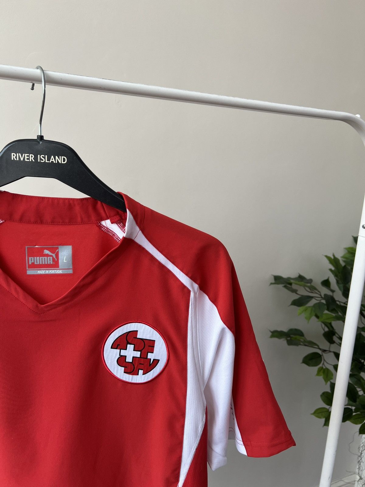 Puma × Vintage Vintage Switzerland Puma 2004 Vintage Home Football Jersey Size US L / EU 52-54 / 3 - 5 Thumbnail