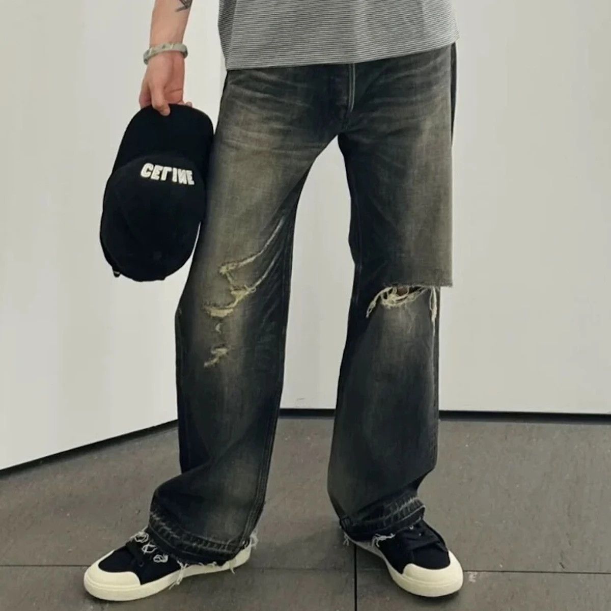 Japanese Brand Streetwear Damaged Hole Washed Baggy Jeans Size US 37 - 1 Thumbnail