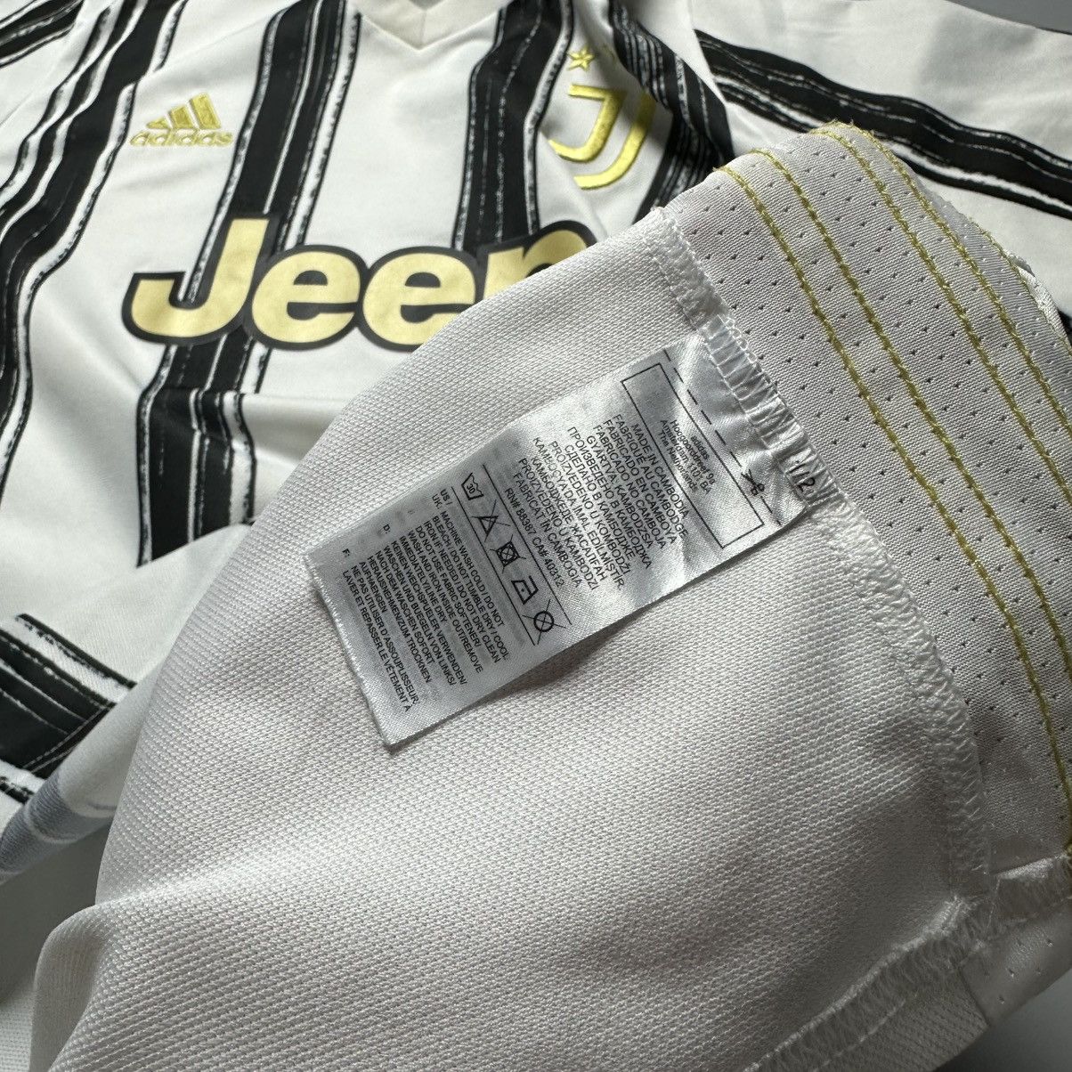 Vintage JUVENTUS ADIDAS 2020/2021 FOOTBALL HOME JERSEY #7 RONALDO Size US L / EU 52-54 / 3 - 13 Thumbnail