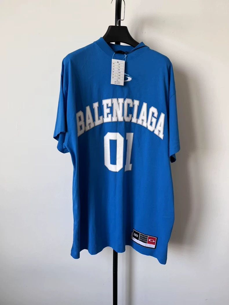 Balenciaga Balenciaga Basketball Collection Monogrammed Crew Neck Sho Size US S / EU 44-46 / 1 - 1 Thumbnail