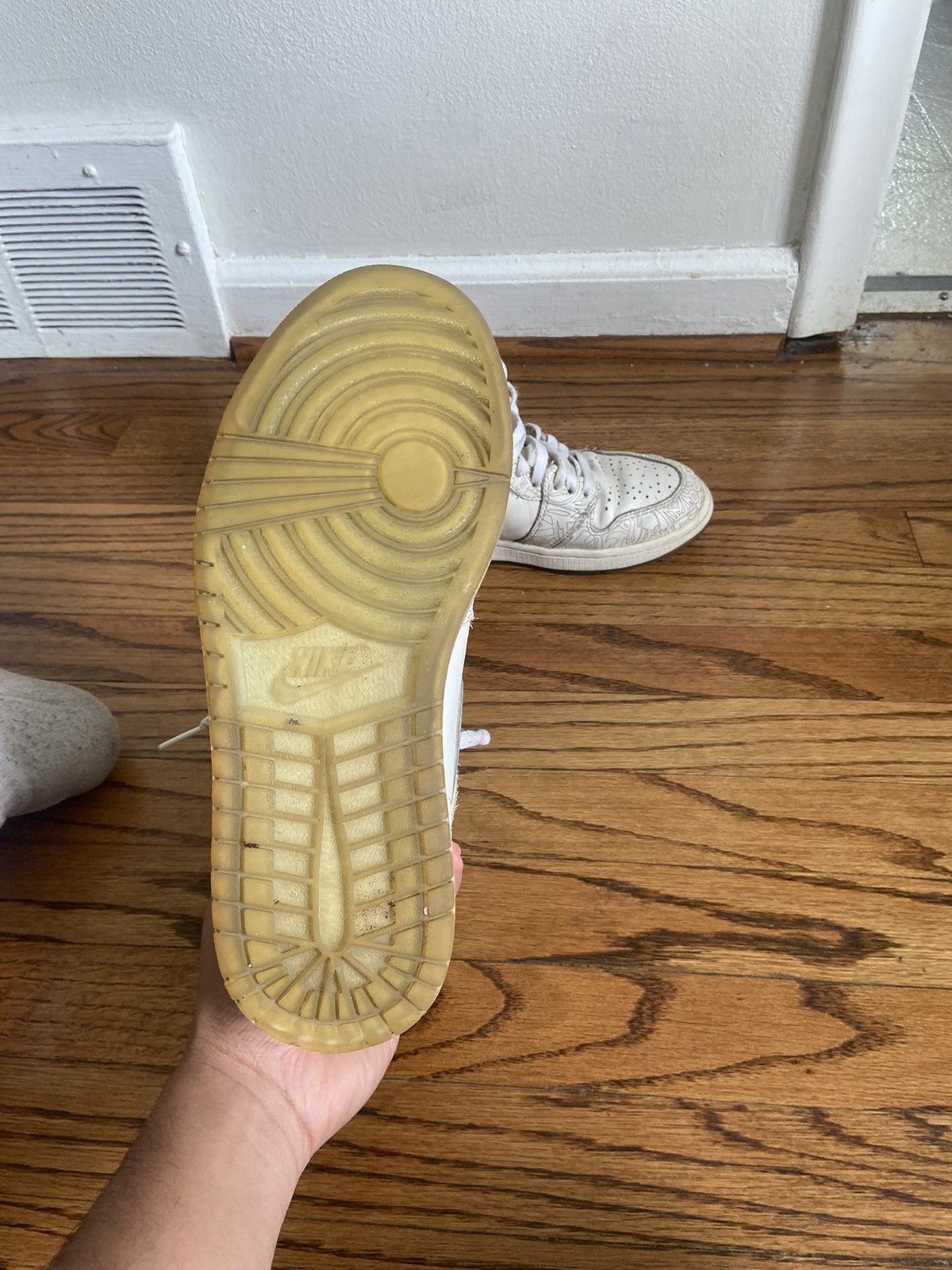 Jordan Brand Air Jordan 1 laser Size US 8.5 / EU 41-42 - 4 Thumbnail