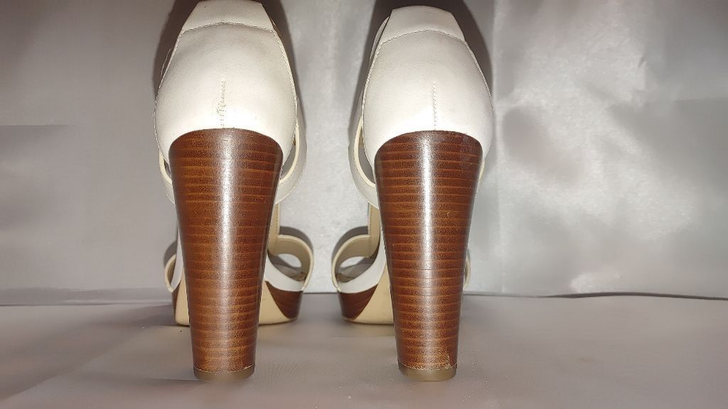 Michael Kors Michael Kors Berkley T-Strap Stacked Heel Size 10 Size US 10 / IT 40 - 7 Thumbnail