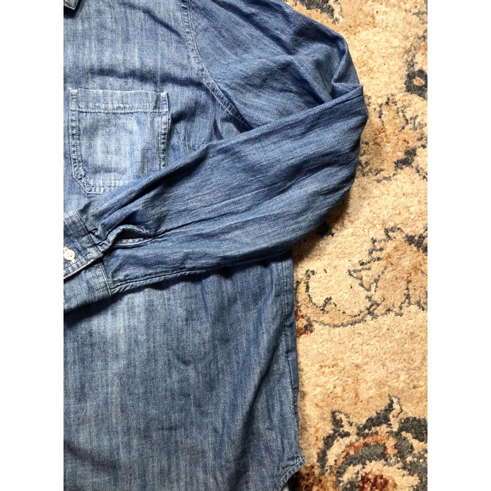 Old Navy VINTAGE Old Navy Shirt Mens LT Blue Denim Long Sleeve Button Down Classic Pocket Size US L / EU 52-54 / 3 - 4 Thumbnail