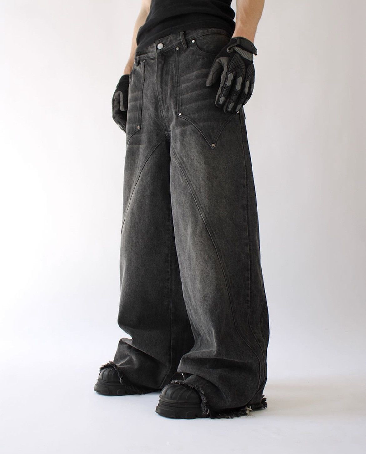 Avant Garde × Streetwear SixShooter - “Umbra” Baggy Denim (size M 