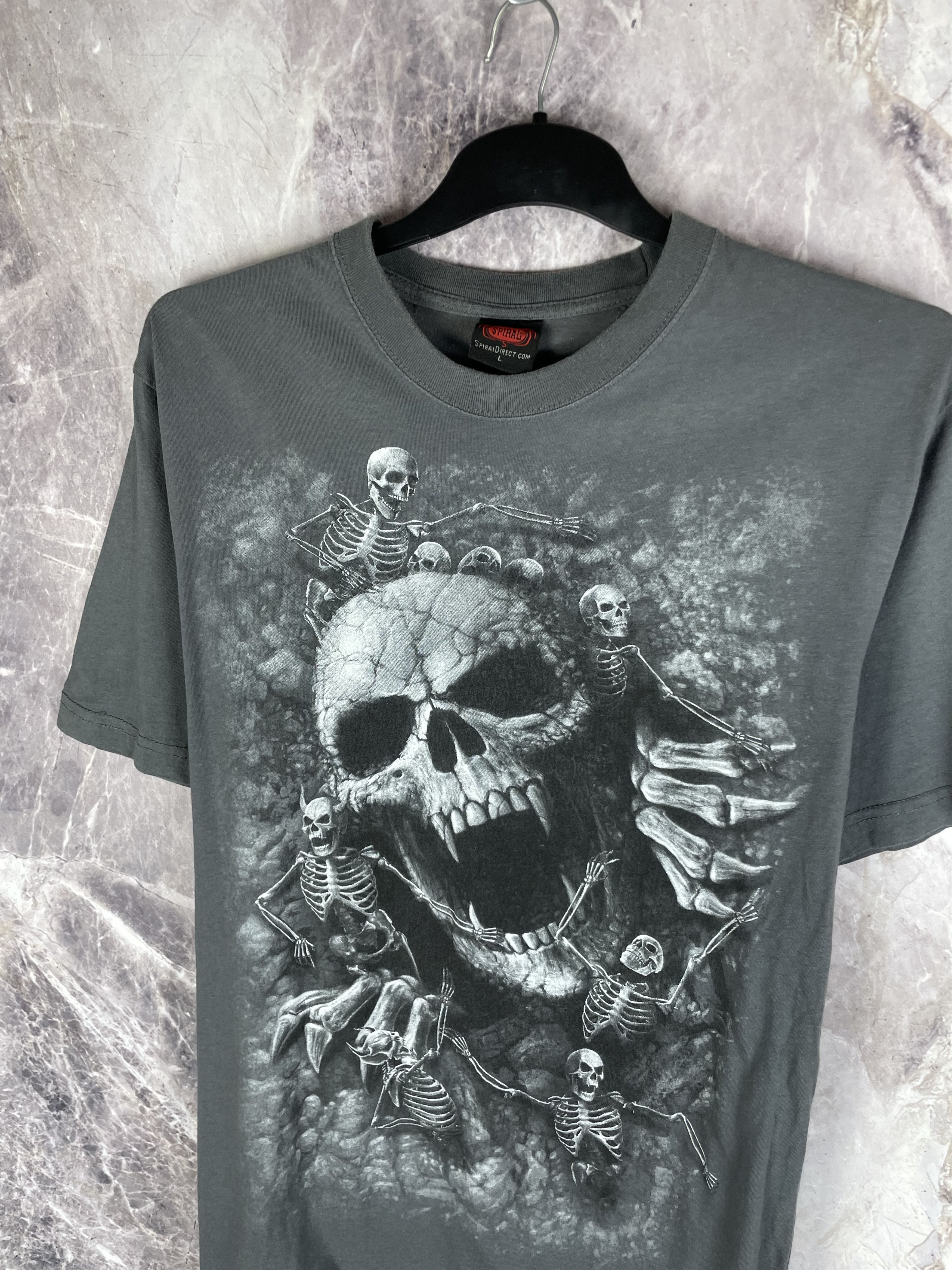 Band Tees vintage faded spiral skull shirt Size US L / EU 52-54 / 3 - 3 Thumbnail