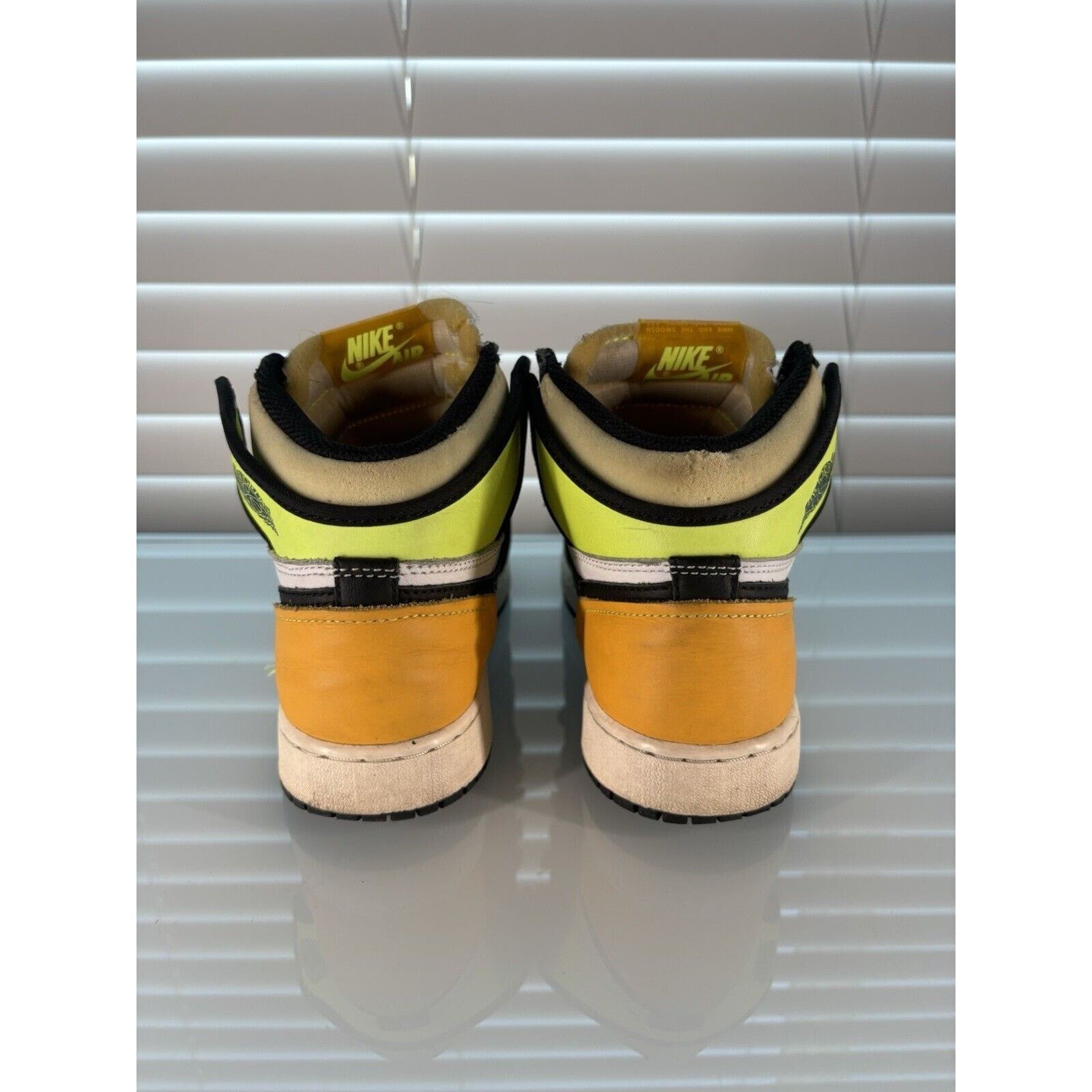 Nike Nike Air Jordan High Og Volt Gold Size US 5 / EU 37 - 4 Thumbnail