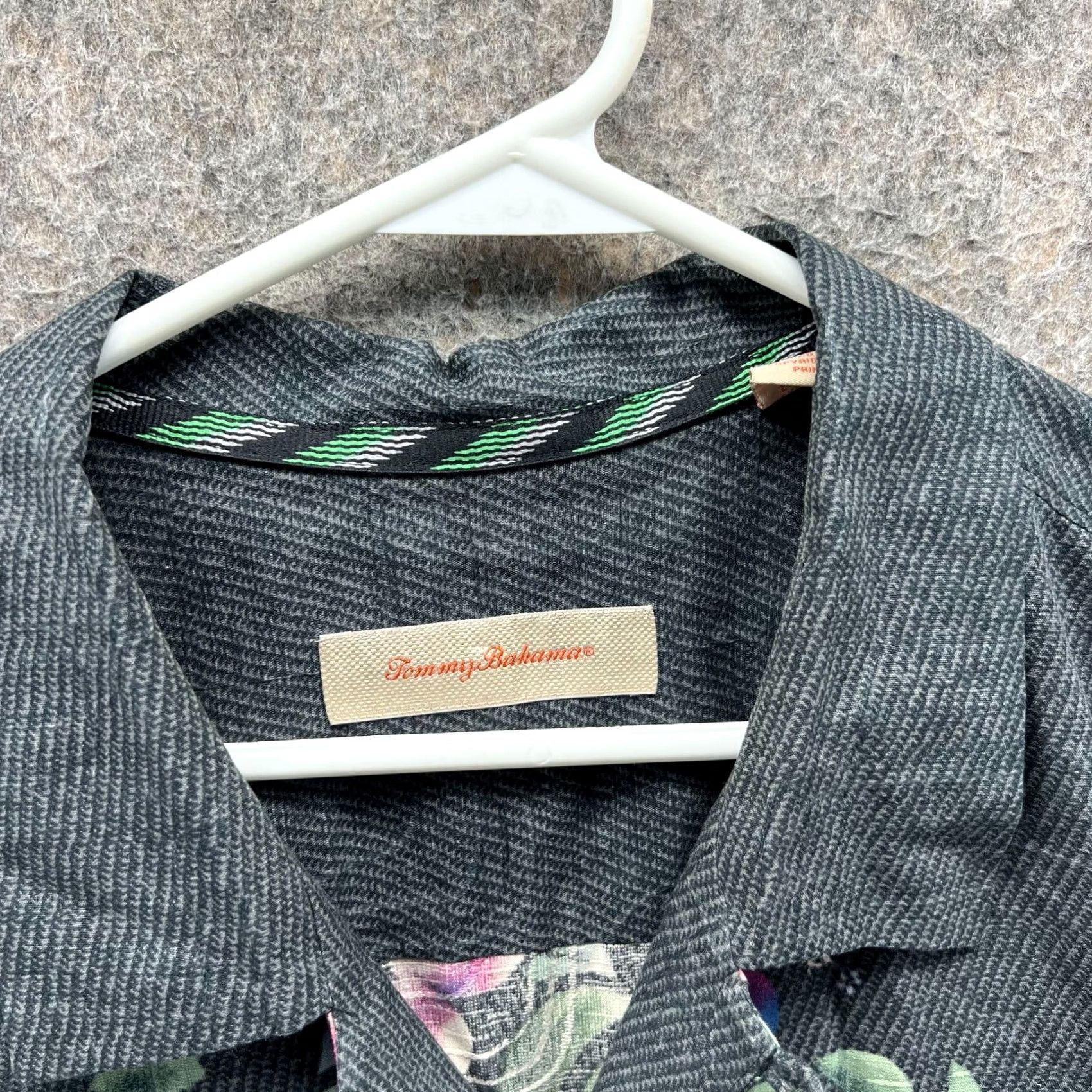 Tommy Bahama Tommy Bahama Shirt XL Gray Floral Silk Button Down Hawaiian Botanic Nightshade Mens Regular Button-Up Collared Classic Hawaiian Theme All Seasons Size US XL / EU 56 / 4 - 6 Thumbnail