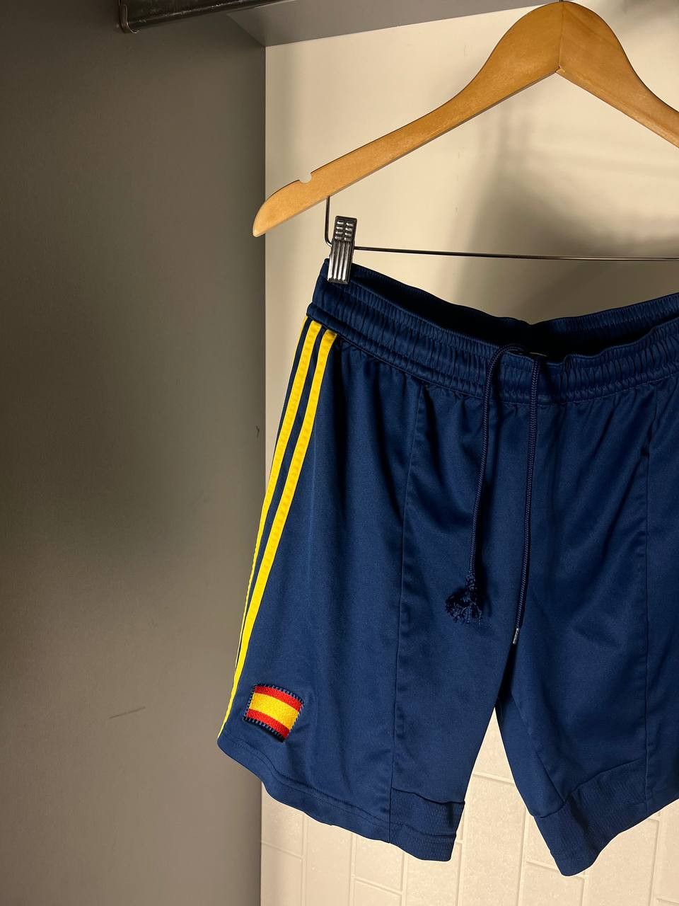 Adidas VINTAGE ADIDAS SPAIN SOCCER JERSEY SHORTS RETRO Y2K 90s Size US M / EU 48-50 / 2 - 4 Thumbnail