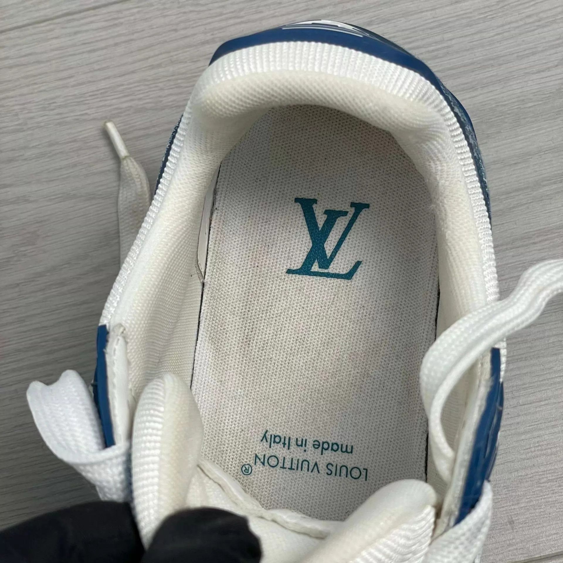 Louis Vuitton LV blue and white low-top sneaker 36.5 260226YJH7S03 Size US 6 / IT 36 - 7 Thumbnail