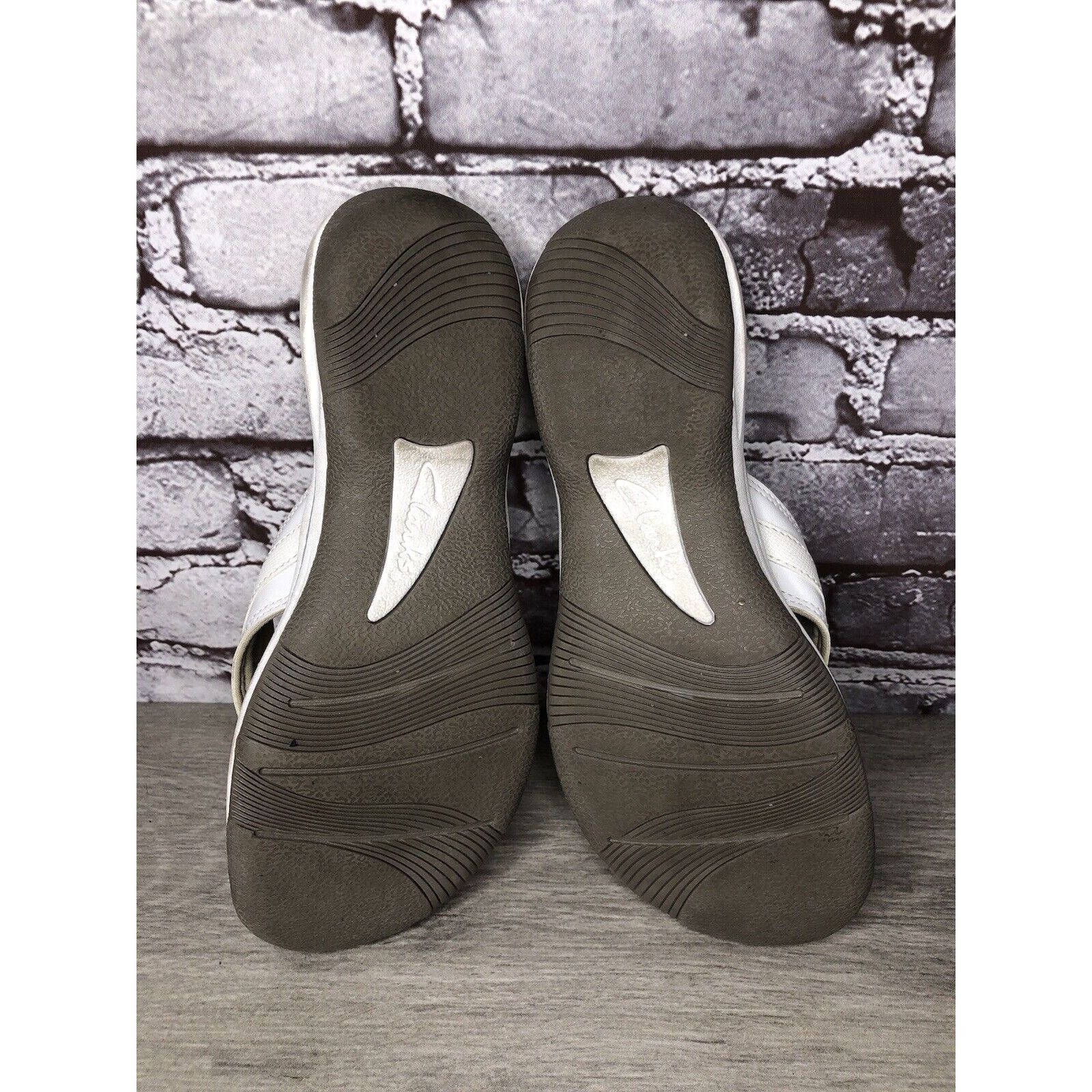 Clarks Clarks Cloudsteppers White Brinkley Flip Flops Foam Sandals Size US 9 / IT 39 - 12 Thumbnail