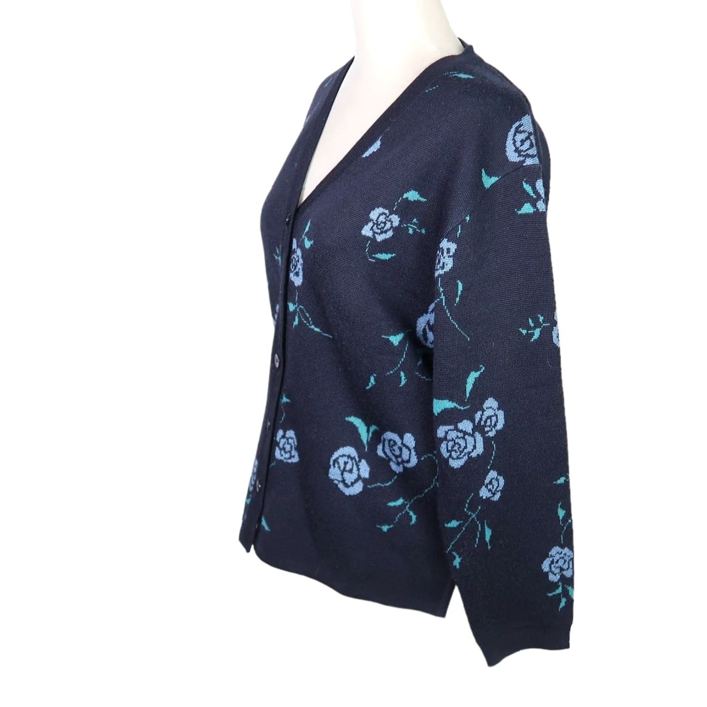Vintage VINTAGE Camela Navy Blue Rose Floral Wool Blend Knit Cardigan Sweater S Women Long Sleeve V-Neck 90s 80s Fall Winter Spring Size S / US 4 / IT 40 - 3 Thumbnail