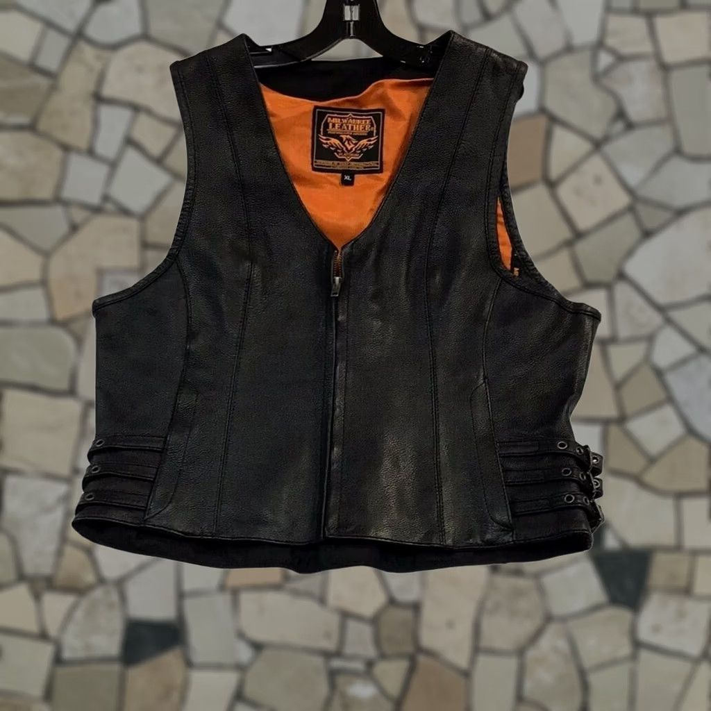 Vintage VINTAGE Milwaukee Leather Women Vest XL Black Motorcycle Jacket Women Size XL / US 12-14 / IT 48-50 - 1 Thumbnail