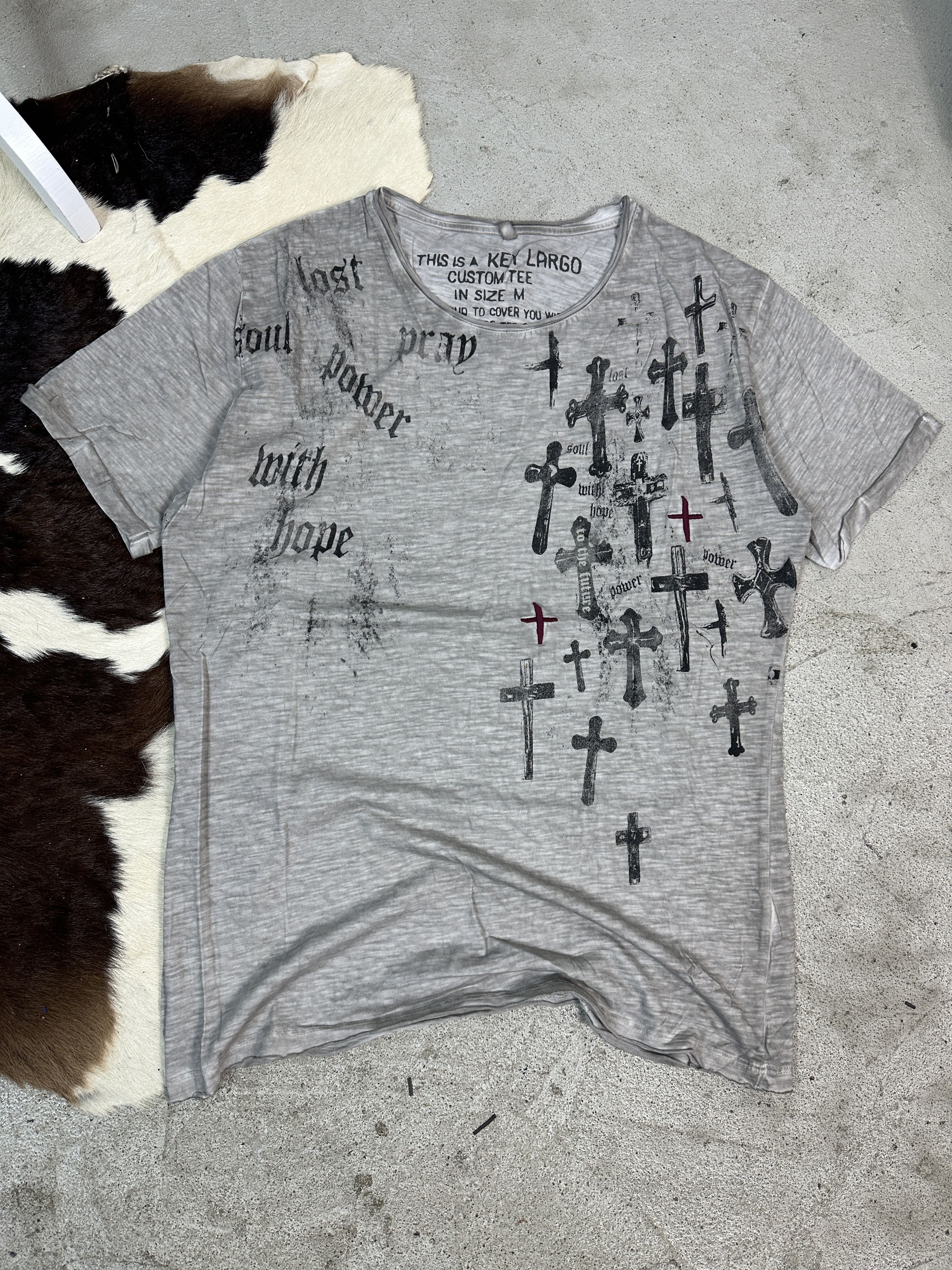 Vintage T-shirt with crosses Vintage Avant-Garde Size US M / EU 48-50 / 2 - 1 Thumbnail