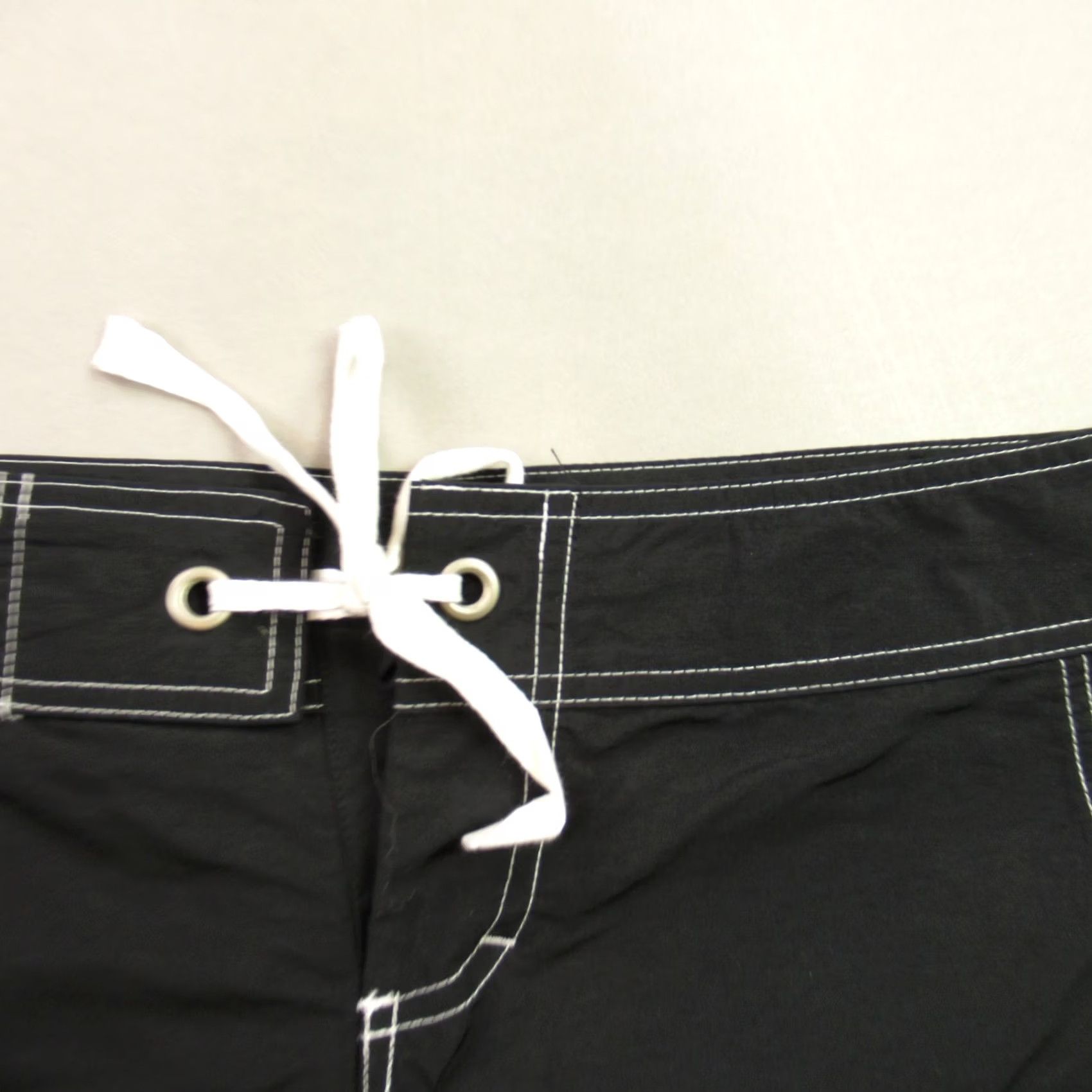 Tommy Bahama Tommy Bahama Shorts Womens Small Lightweight Outdoors Black Pockets Chino Size 28" / US 6 / IT 42 - 2 Thumbnail