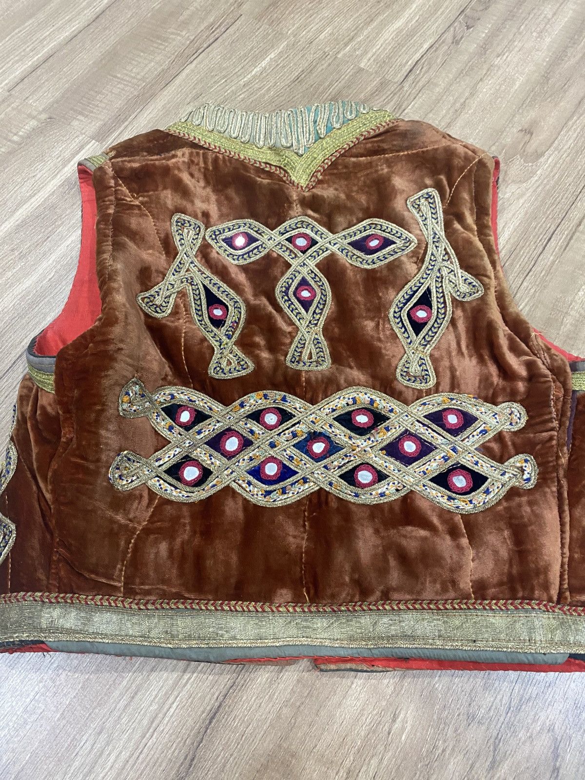 Vintage Vintage Afghan Vest Velvet Metallic Thread Embroidered Size US S / EU 44-46 / 1 - 7 Thumbnail