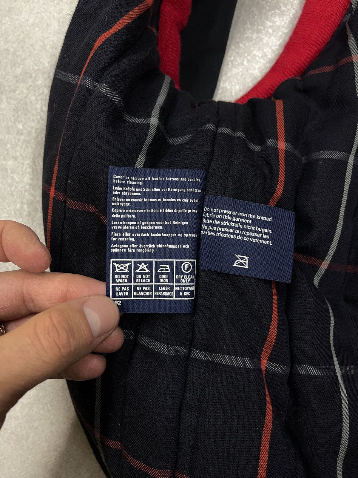 Burberry Vintage Burberry Sport Navy Vest England Y2K Size L Size US L / EU 52-54 / 3 - 14 Thumbnail
