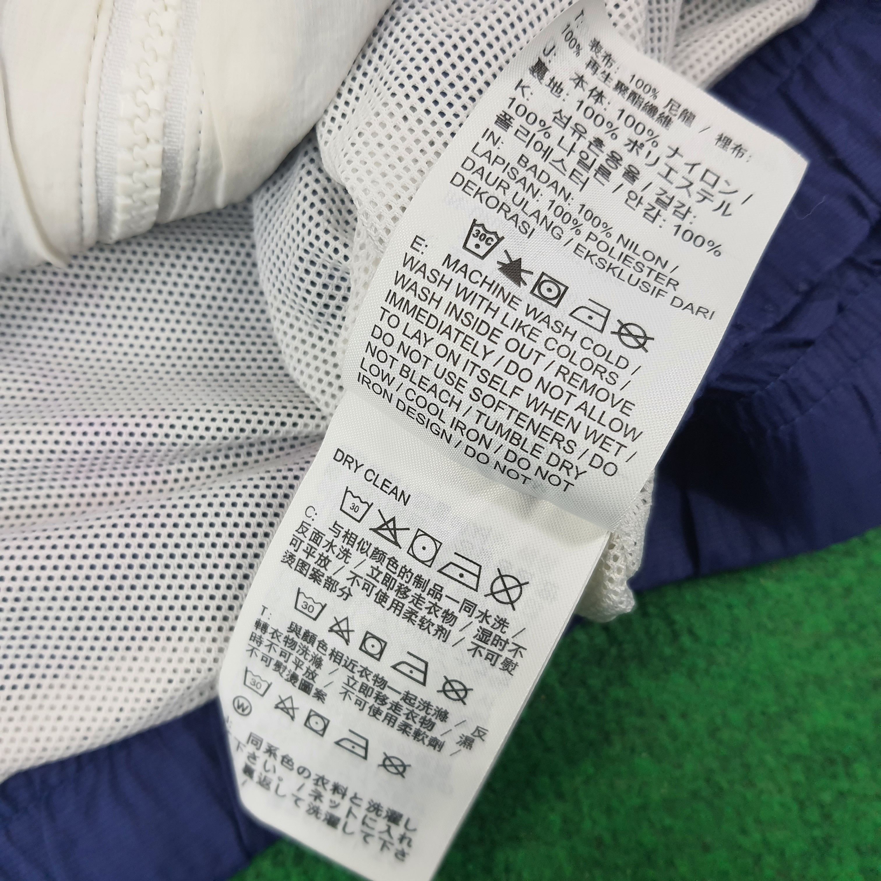 Nike × Vintage Vintage Nike Training Sports Jacket C229N22 Size US XL / EU 56 / 4 - 8 Thumbnail