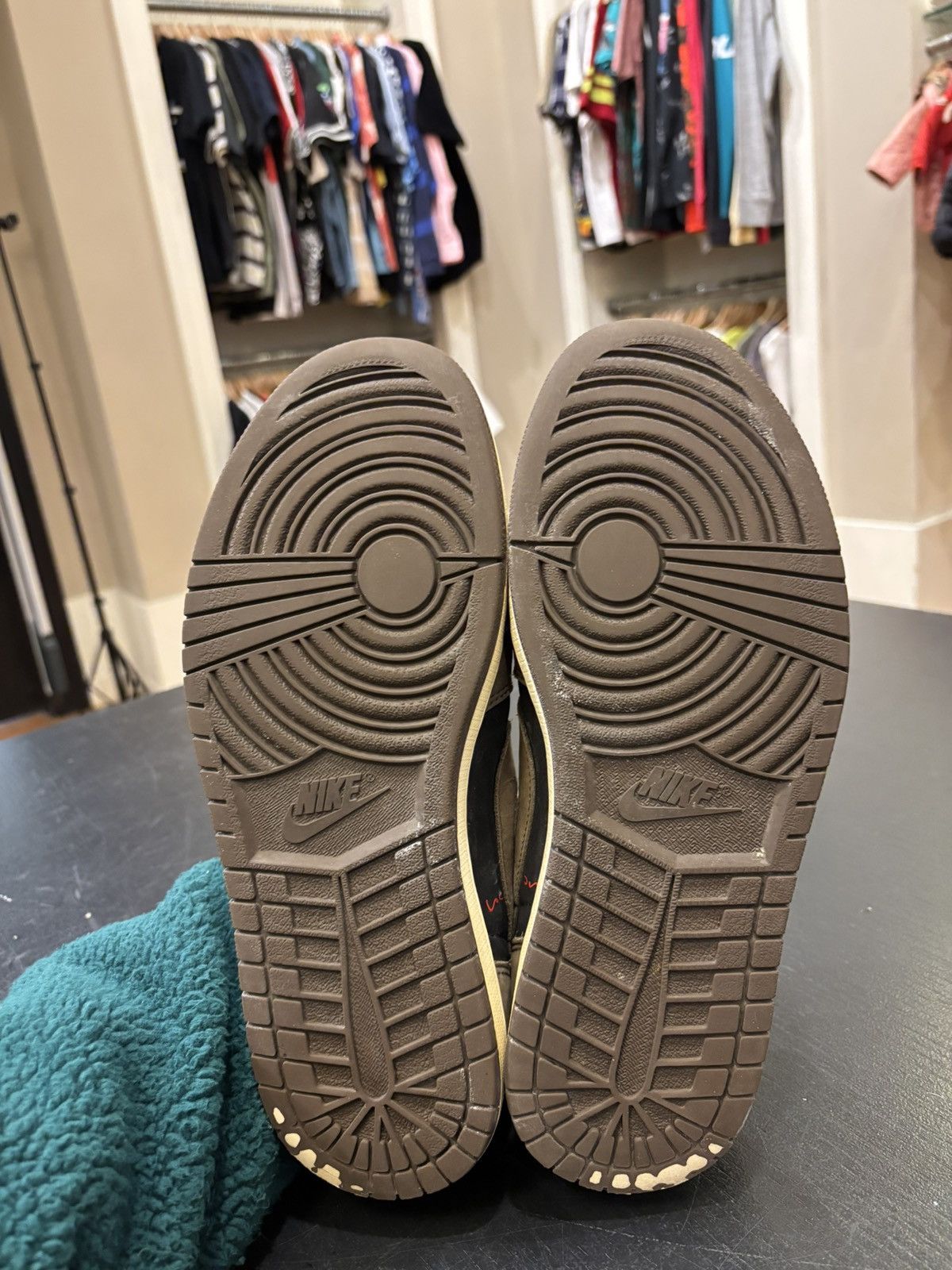 Nike × Travis Scott Jordan 1 Low Retro OG SP - Travis Scott Dark Mocha Size US 10.5 / EU 43-44 - 8 Thumbnail