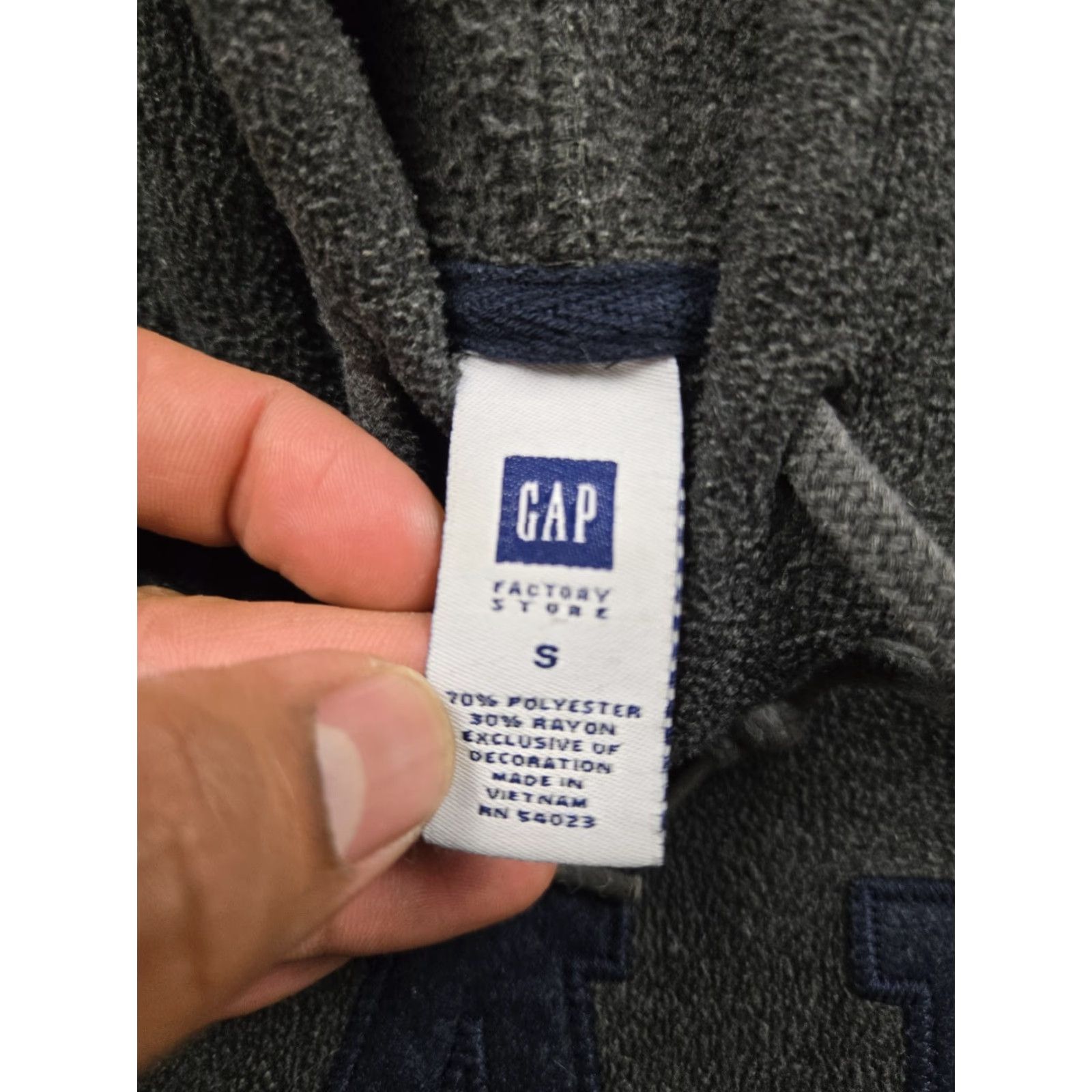 Gap VINTAGE Gap Sweatshirt Mens Small Gray Fleece Crew Neck Pullover 90s Style Long Sleeve Shirt Size S Size US S / EU 44-46 / 1 - 5 Thumbnail