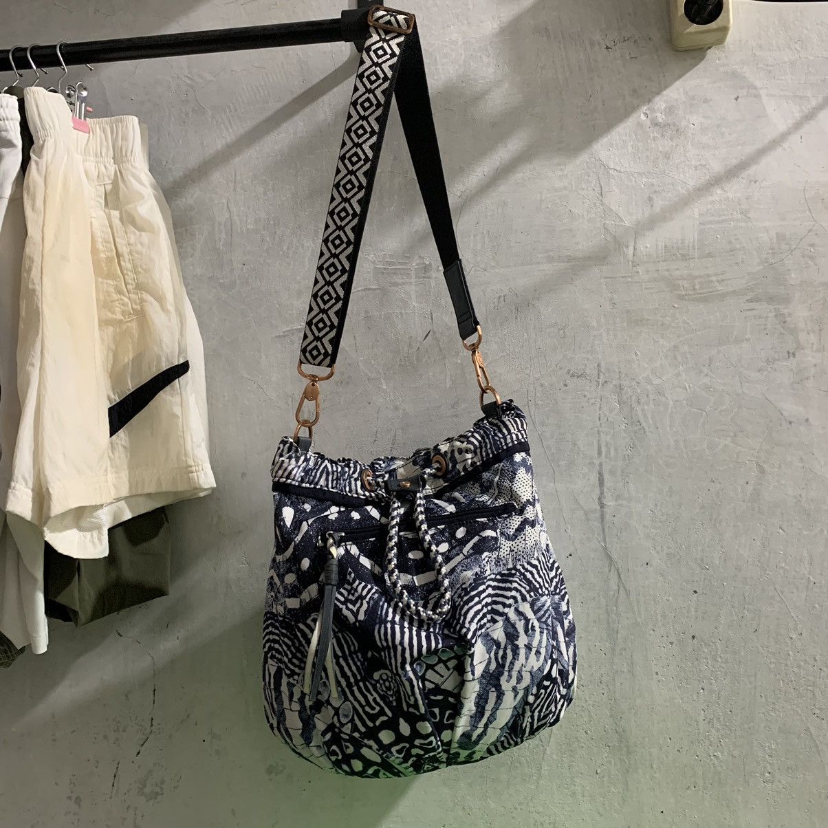 Lululemon Lululemon Wanderlust Diversity Bag 2015 Winged Mosaic Blue Size ONE SIZE - 2 Thumbnail