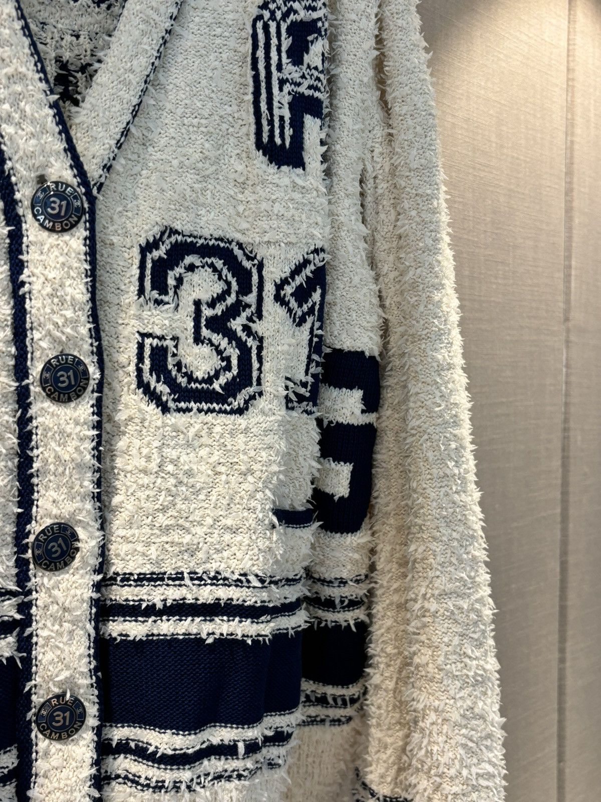 Chanel SS19 super oversized varsity CC logo cropped cardigan Size US M / EU 48-50 / 2 - 4 Thumbnail