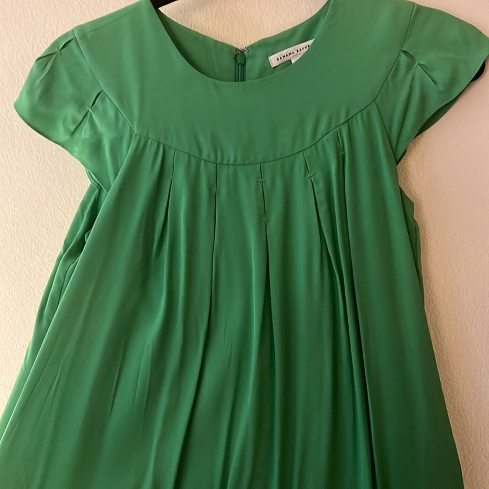 Banana Republic Banana Republic Lime Green Pleated Dress Size XS Size XS / US 0-2 / IT 36-38 - 3 Thumbnail