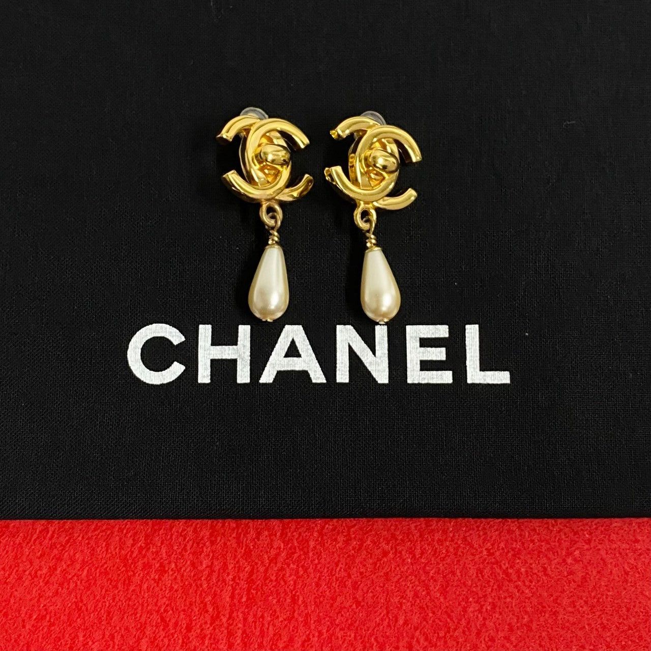 Chanel Chanel Earrings Gold Pearls Size ONE SIZE - 1 Thumbnail