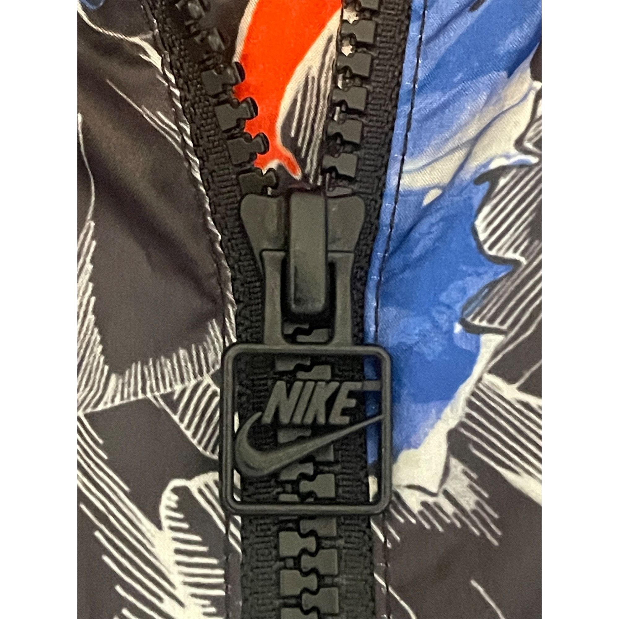 Nike Nike Women's Floral Windbreaker Jacket 1X Black Red Blue Cro Size XL / US 12-14 / IT 48-50 - 2 Thumbnail