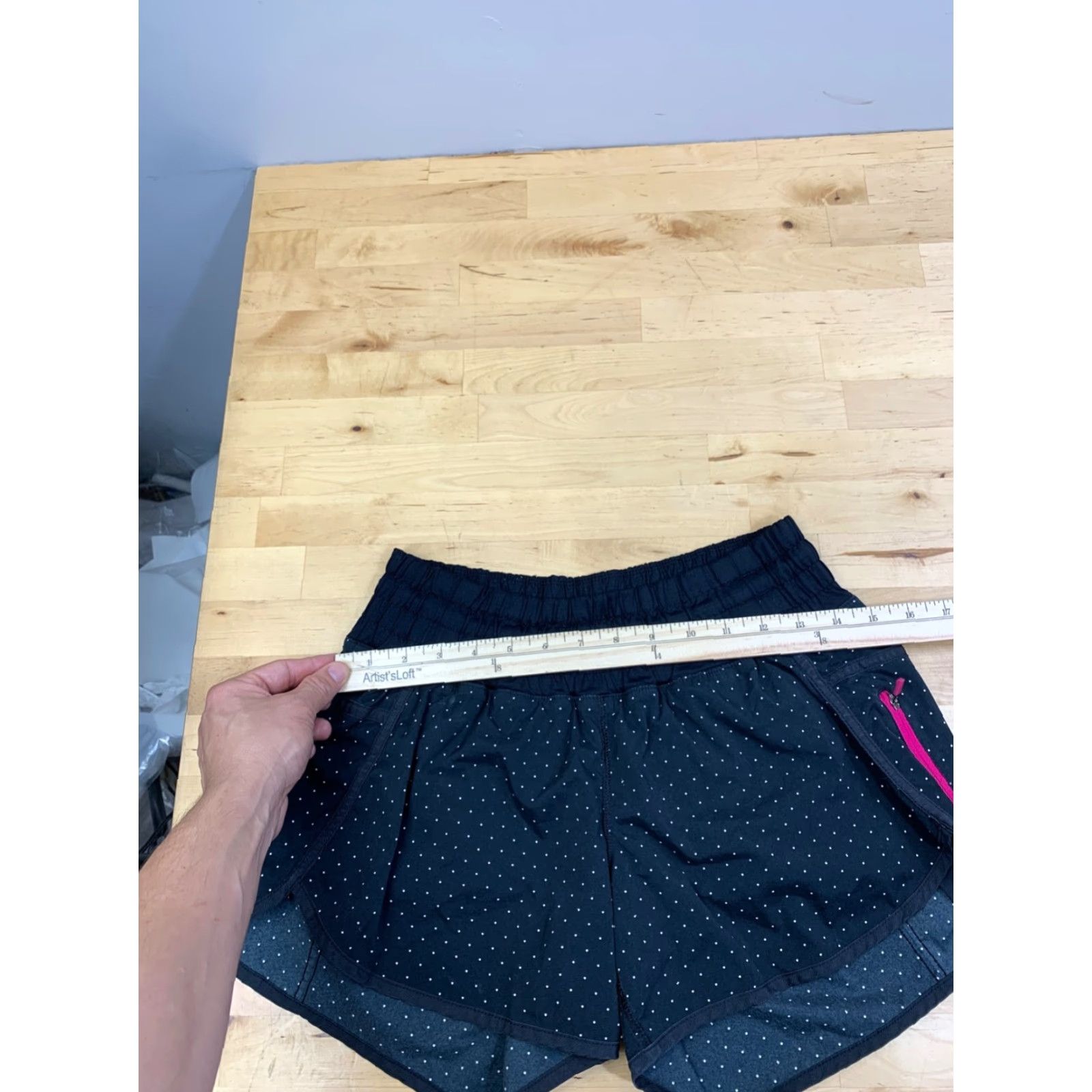 Lululemon Lululemon Running Shorts Womens 8 Black Polka dot 4" Inseam 12515 Size 30" / US 8 / IT 44 - 6 Thumbnail
