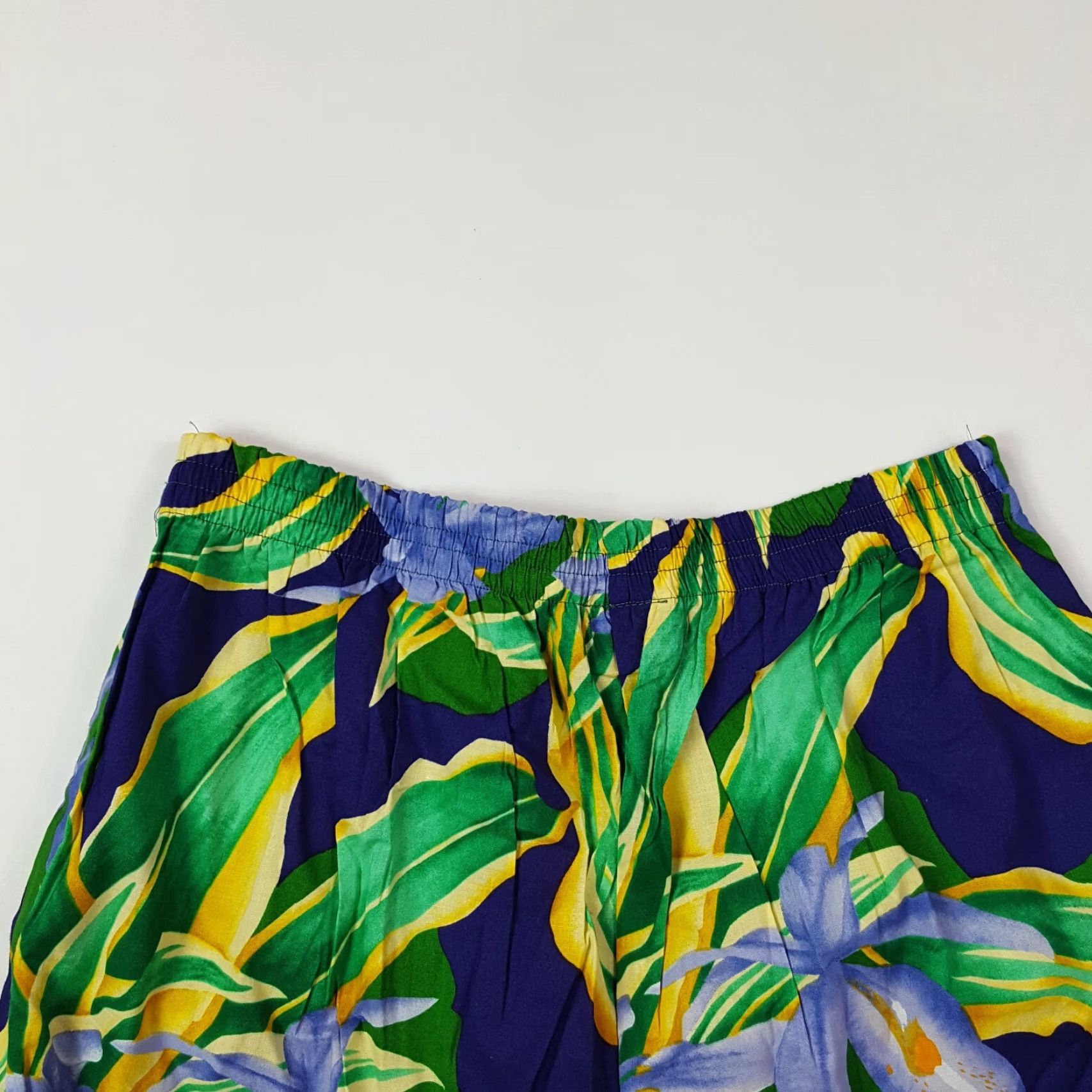 Vintage VINTAGE Infinity Chic Orchid Flower Women's Paper Bag USA Stretch High Waist Outdoor Shorts Size 28" / US 6 / IT 42 - 6 Thumbnail