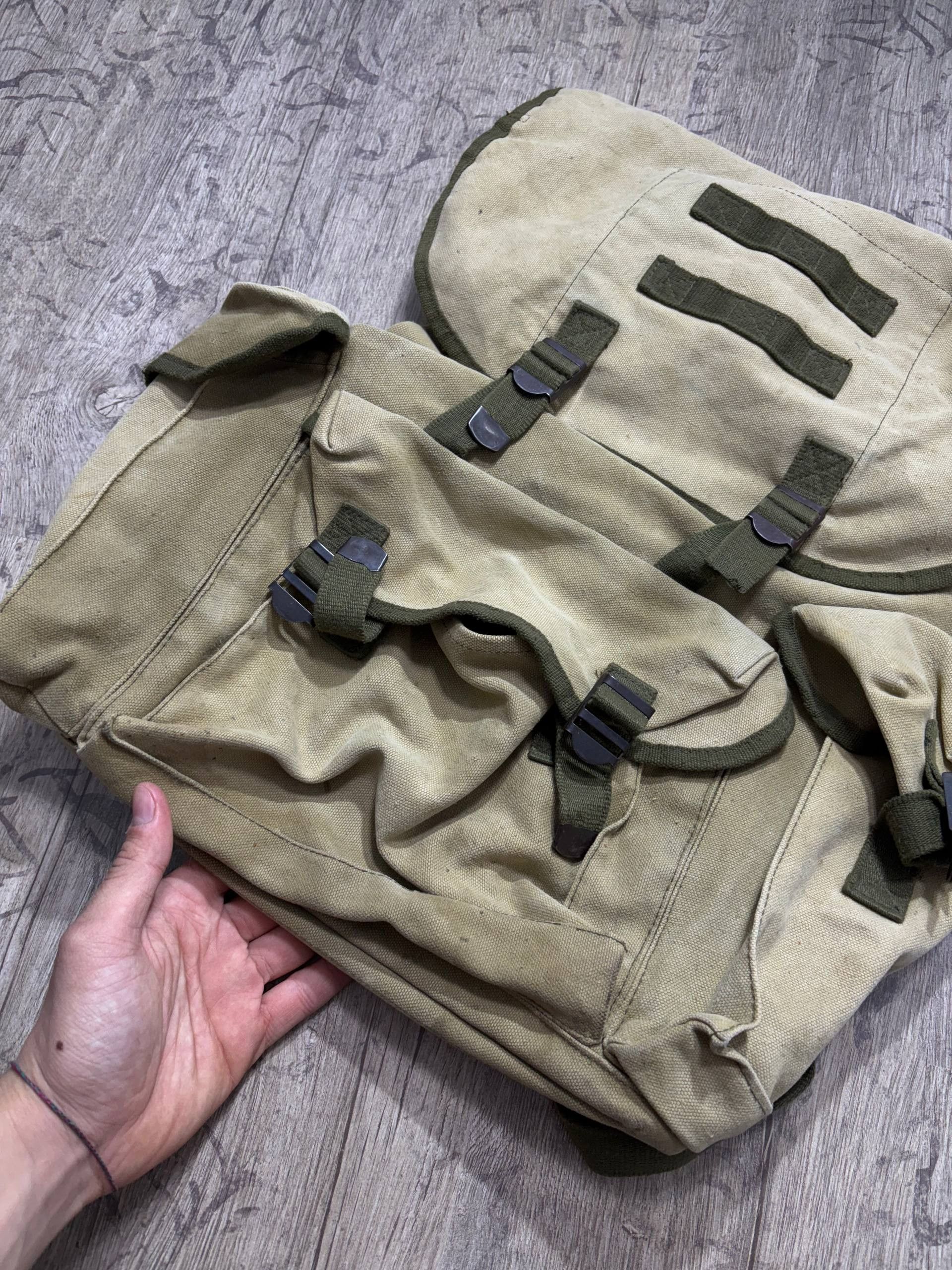 Diesel VTG DIESEL CARGO MILITARY Y2K MULTIPOCKET SLING BAG BACKPACK Size ONE SIZE - 7 Thumbnail