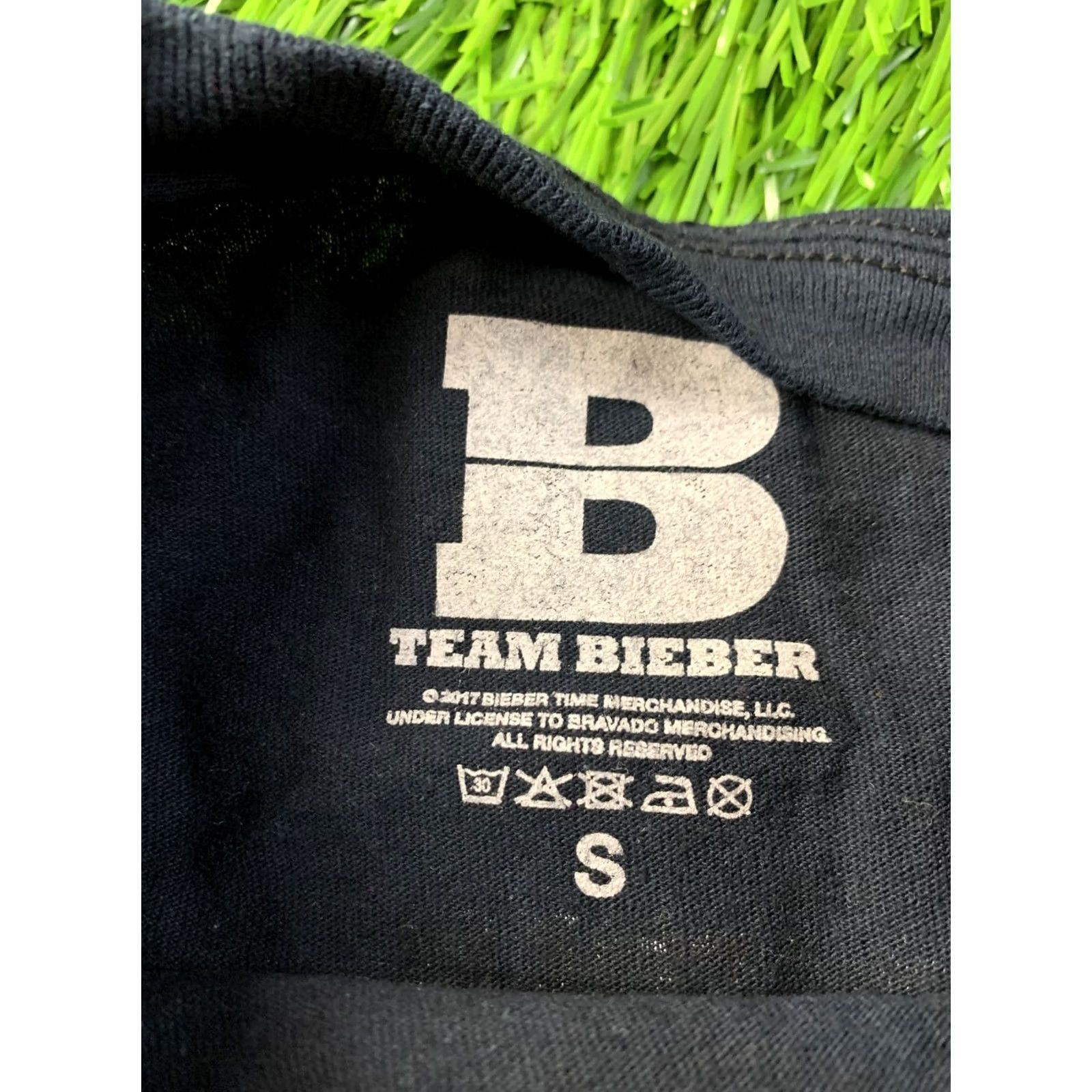 Vintage TEAM BIEBER TOUR 2017 BAND JERSEY T-SHIRT TEE OFFICIAL PRODUCT SIZE S MEN Size US S / EU 44-46 / 1 - 6 Thumbnail