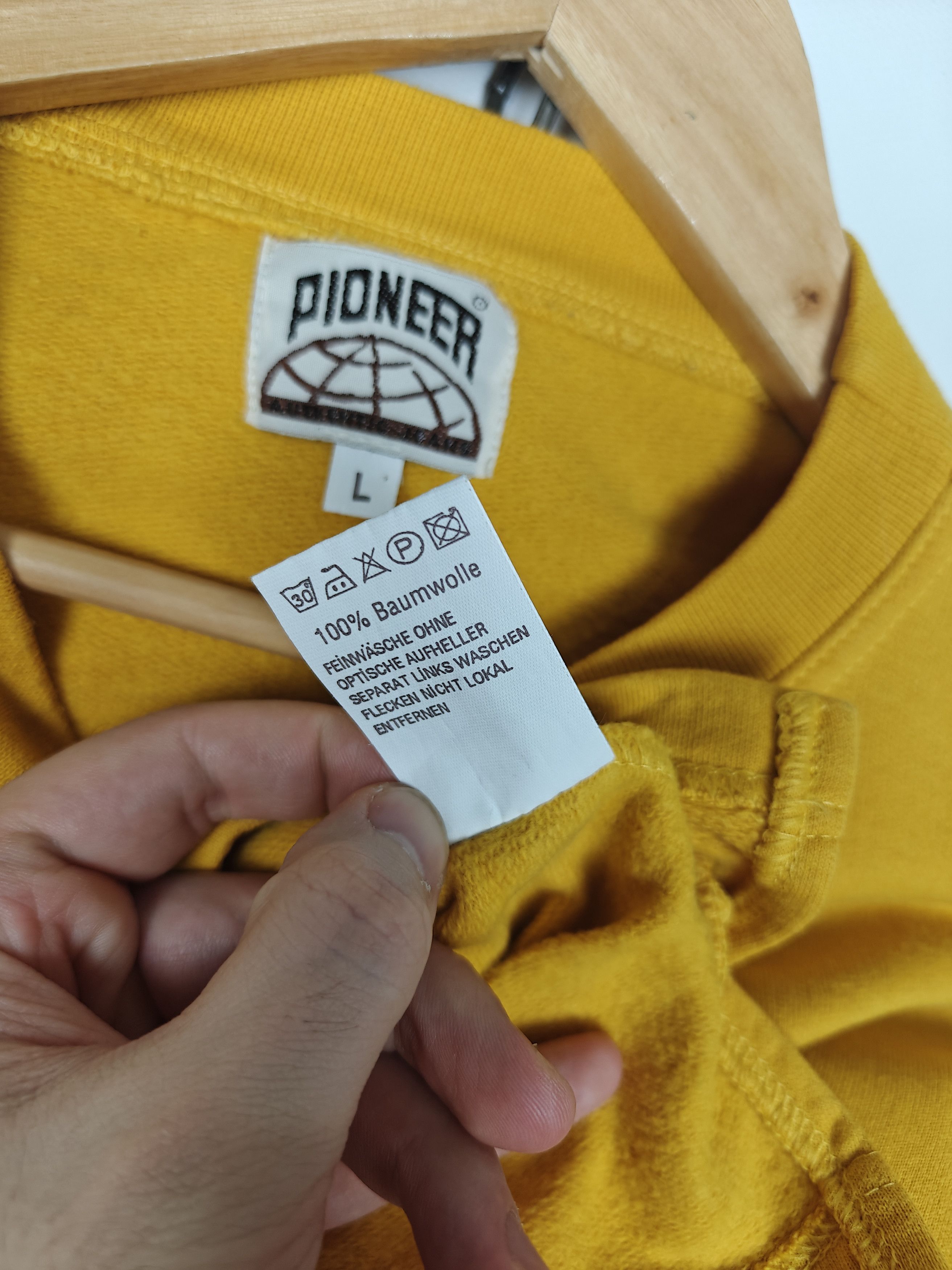 Vintage Pioneer Sweatshirt Crewneck Yellow Pullover size L Size US L / EU 52-54 / 3 - 10 Thumbnail