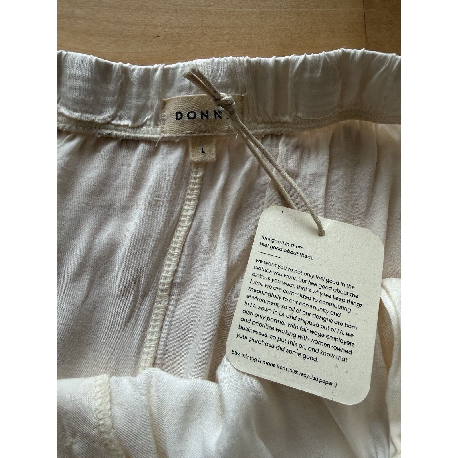 DONNI. NWT Donni. White Shorts Rayon Lightweight Casual Lounge L Size 28" / US 6 / IT 42 - 2 Thumbnail