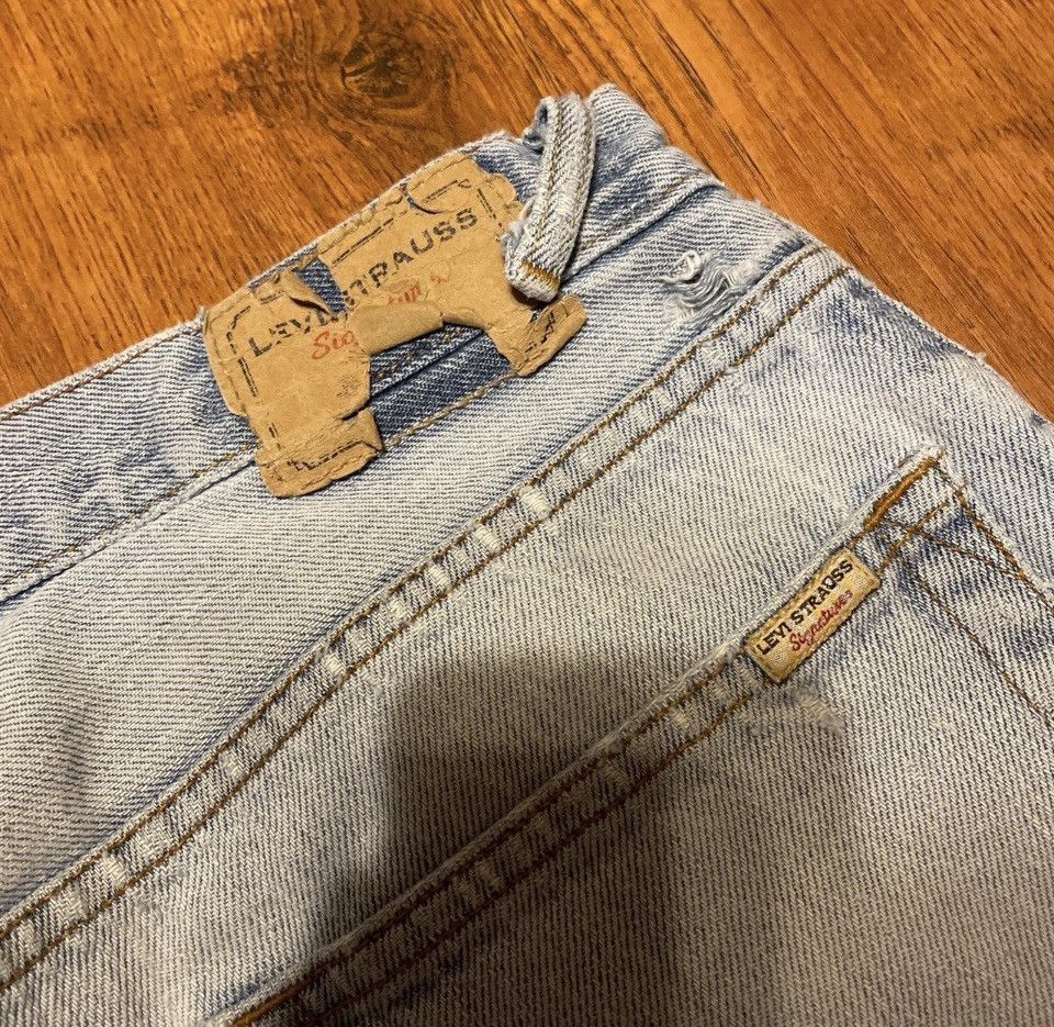 Levi's Vintage Levi’s Straight Leg Light Wash Distressed Jeans Size US 34 / EU 50 - 6 Thumbnail