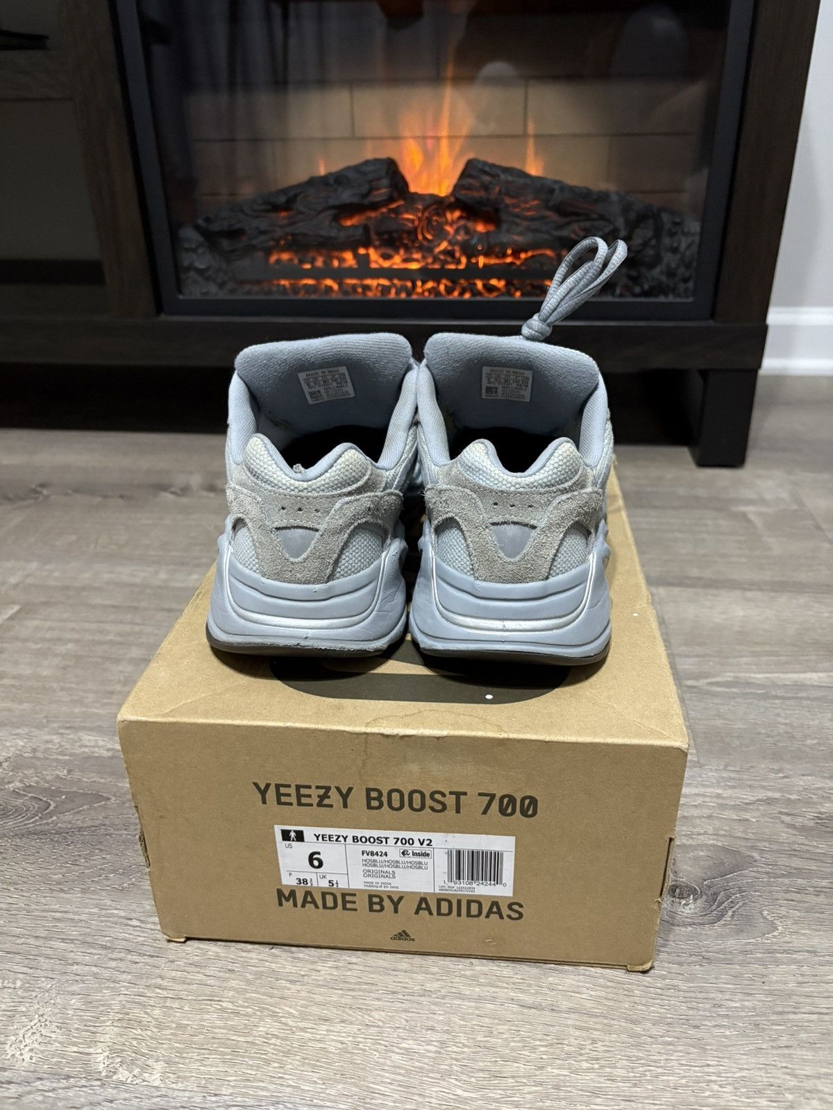 Adidas Yeezy 700 V2 Hospital Blue Size US 6 / EU 39 - 2 Thumbnail