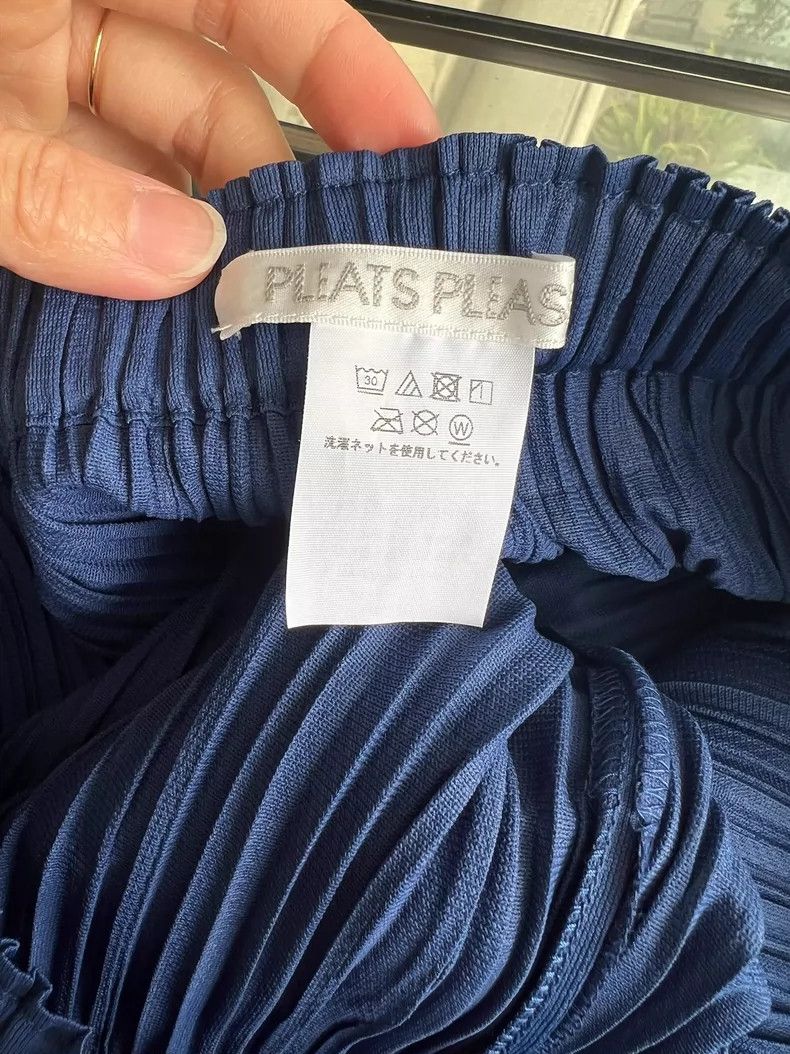Issey Miyake Issey Miyake size:2 Navy blue pleated puff pants Size 23" - 3 Thumbnail