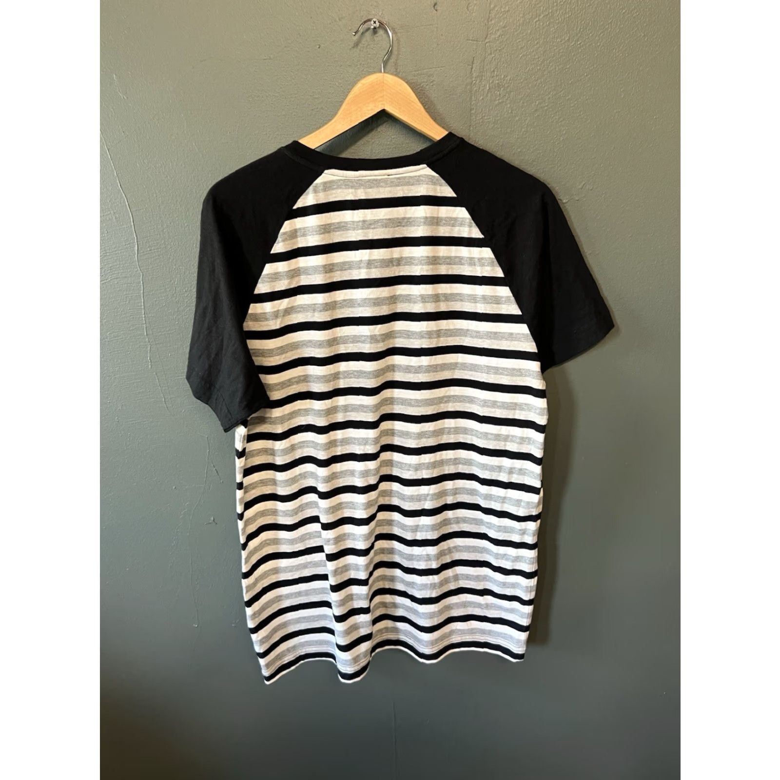 Levi's VINTAGE Levis Mens Black Striped Short Sleeve Henley Shirt L NWT Size US L / EU 52-54 / 3 - 2 Thumbnail