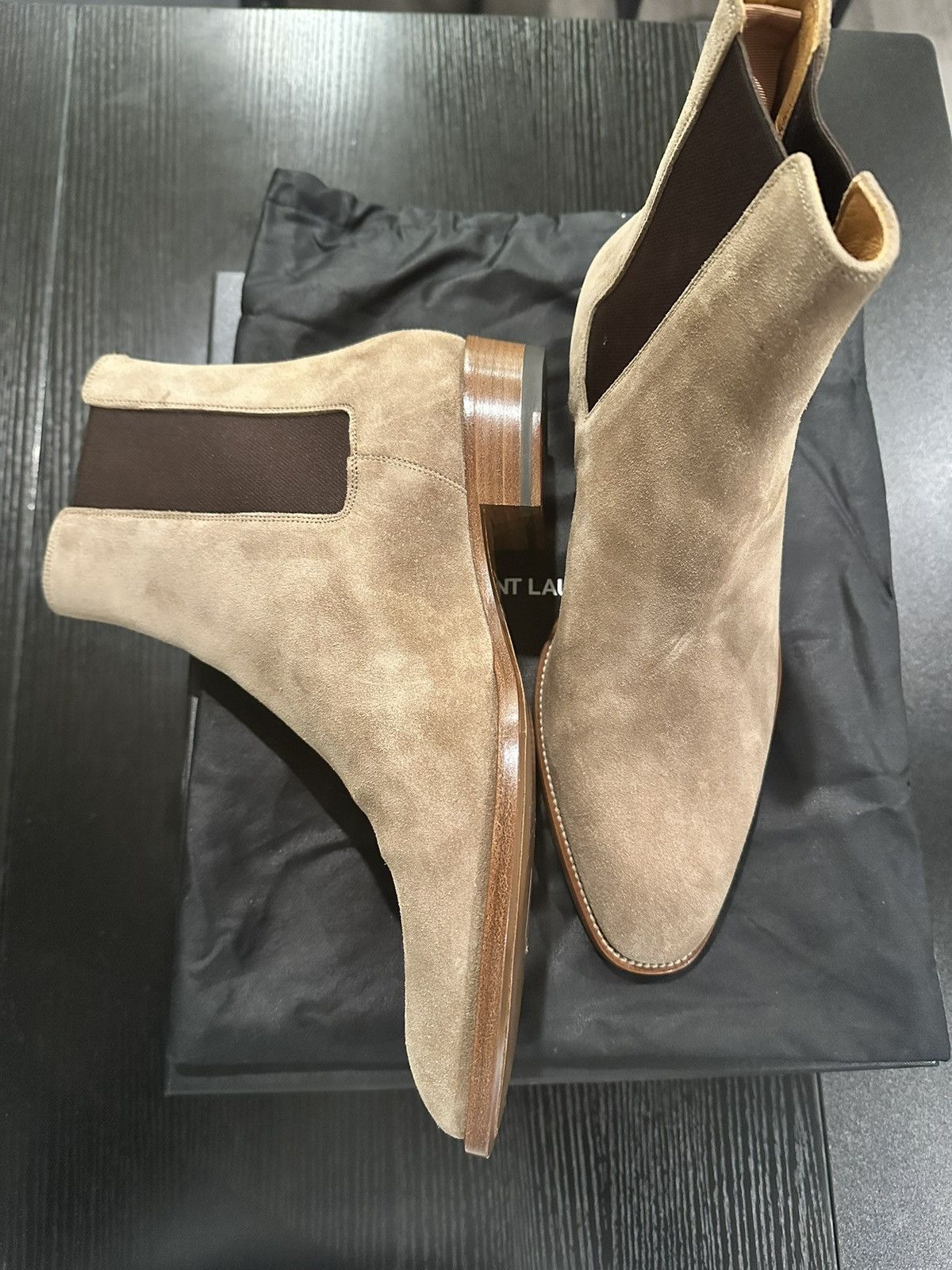 Yves Saint Laurent Wyatt Chelsea Boots Suede Tobacco Size US 9 / EU 42 - 3 Thumbnail