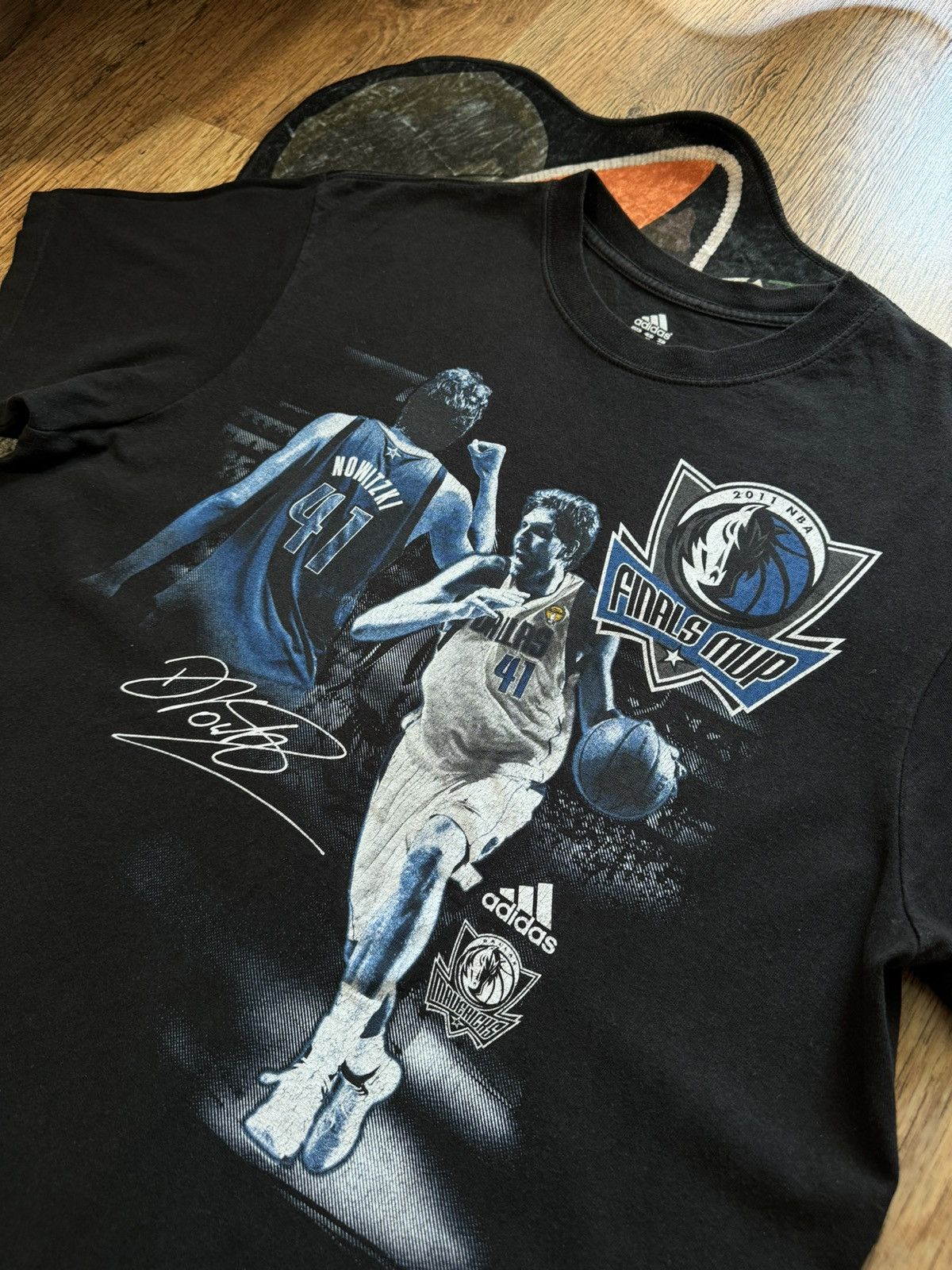 Adidas × NBA × Vintage Dirk Nowitzki NBA MVP Rare Dallas Mavericks T-shirt Size US XL / EU 56 / 4 - 4 Thumbnail