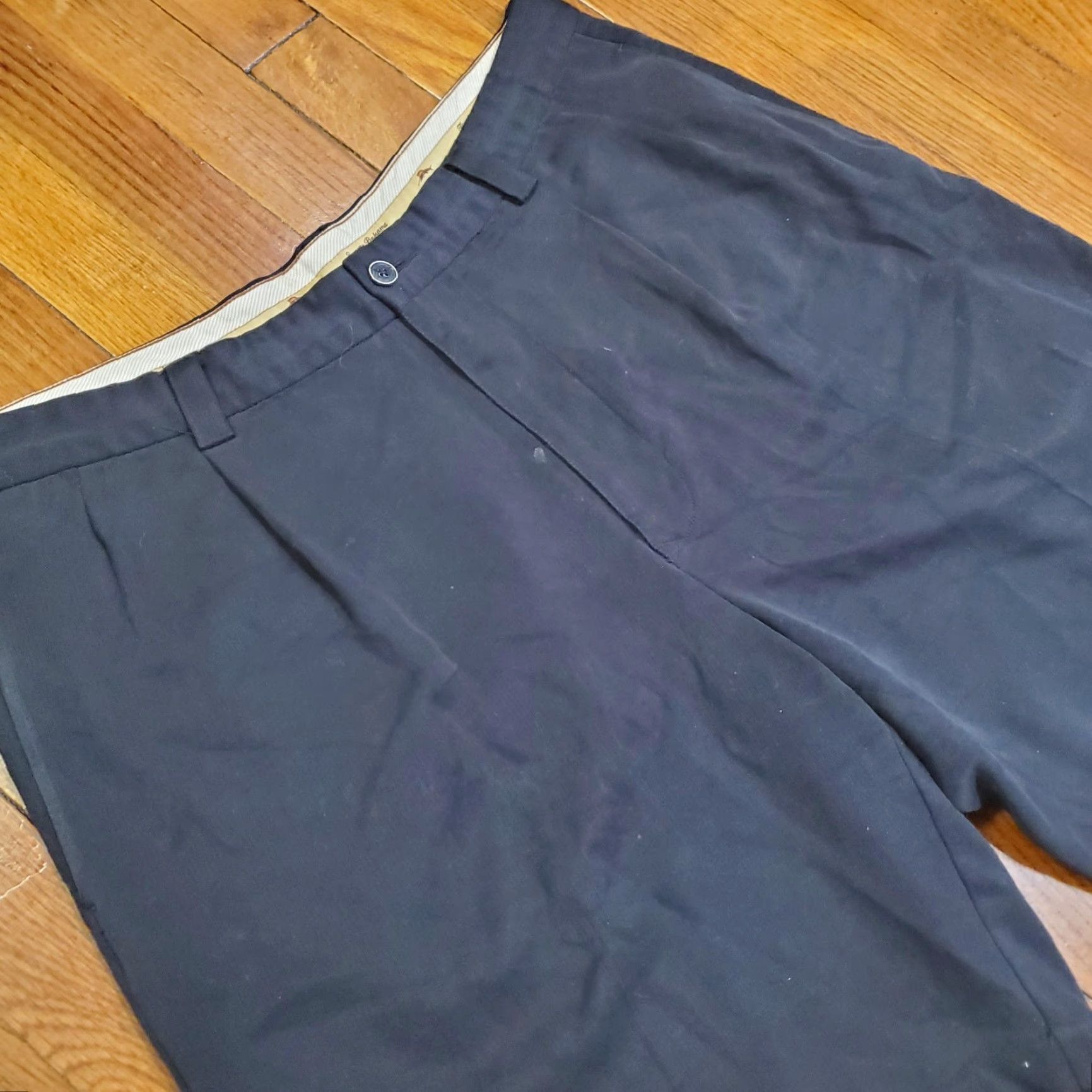 Tommy Bahama Tommy Bahama Shorts Men 34 Black Silk Pleated Chino 10 Inseam Classic Fit Casual Size US 34 / EU 50 - 4 Thumbnail