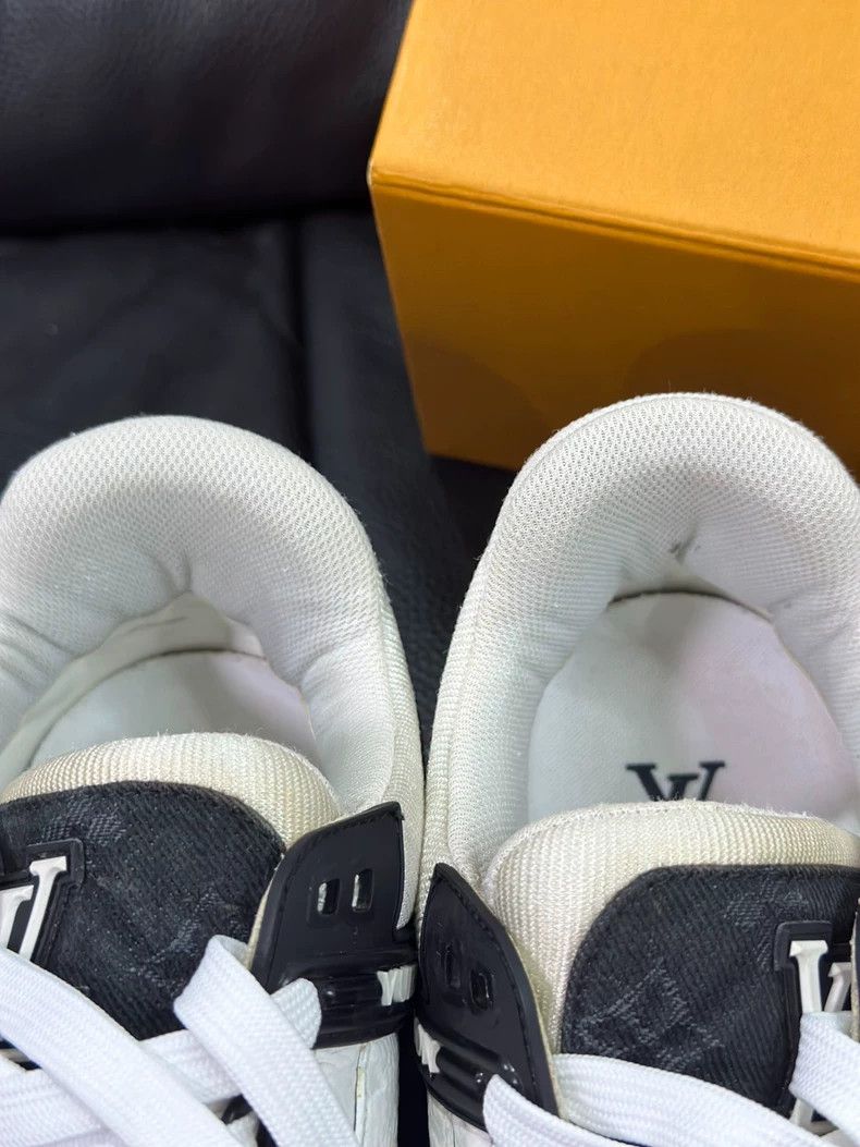 Louis Vuitton Louis Vuitton Trainer Panda Embossed Print Low-Top Fashion Size US 9.5 / EU 42-43 - 9 Thumbnail